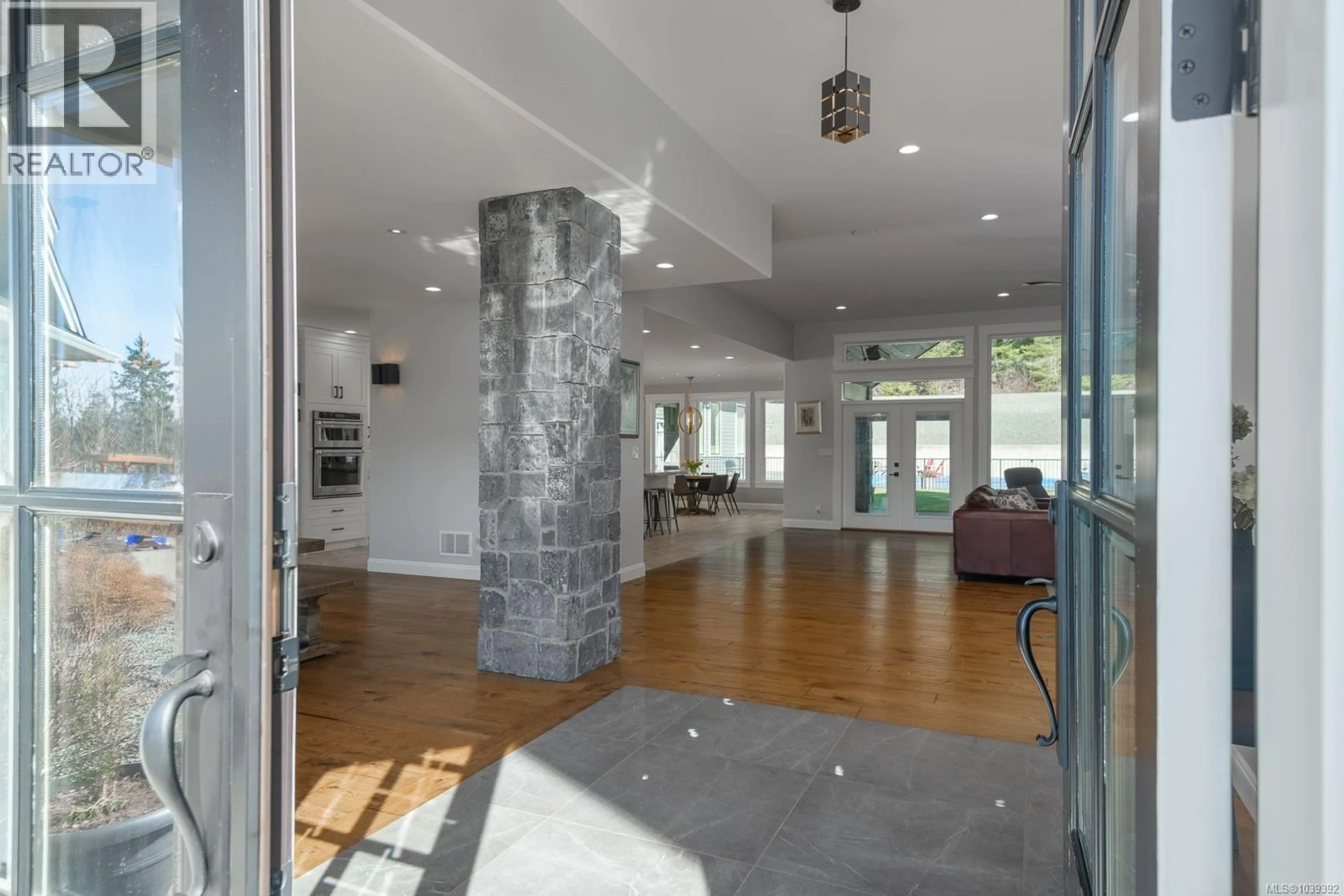 Indoor foyer for 6181 CHASE DRIVE, Port Alberni British Columbia V9Y0C2