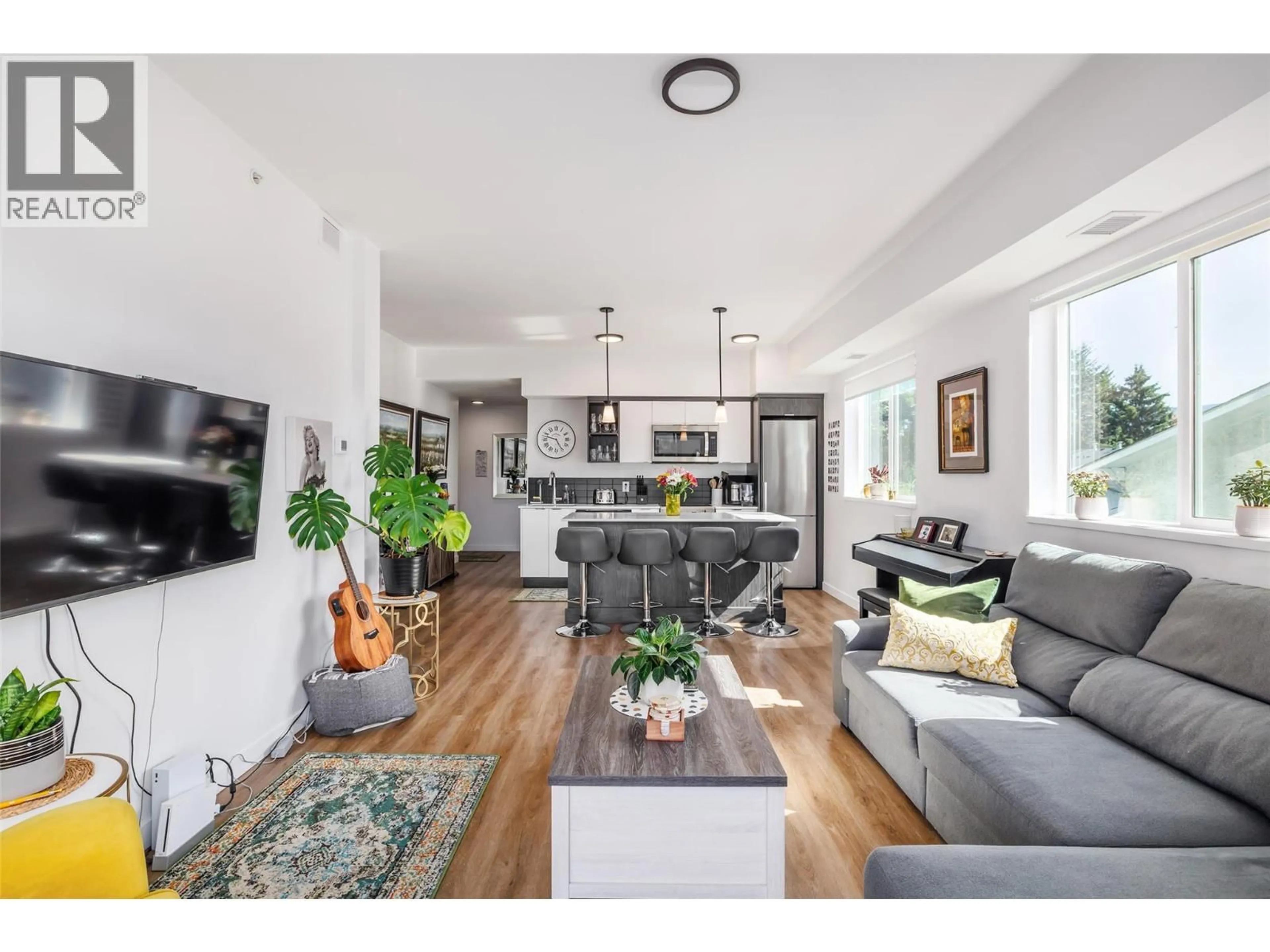 Living room with furniture, unknown for 204 - 615 RUTLAND ROAD, Kelowna British Columbia V1X3V6