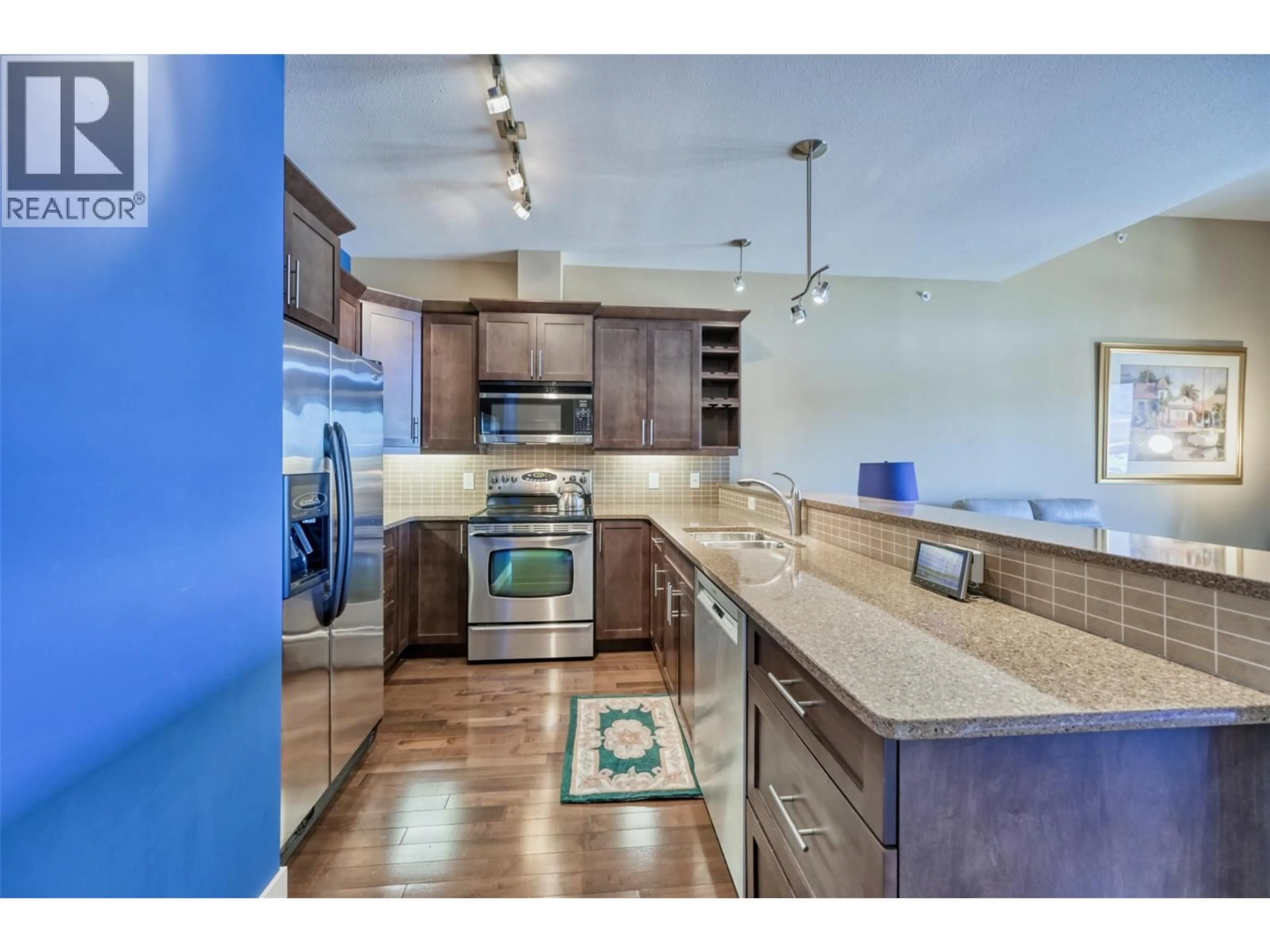 Open concept kitchen, ceramic/tile floor for 10 - 5803 LAKESHORE DRIVE, Osoyoos British Columbia V0H1V6