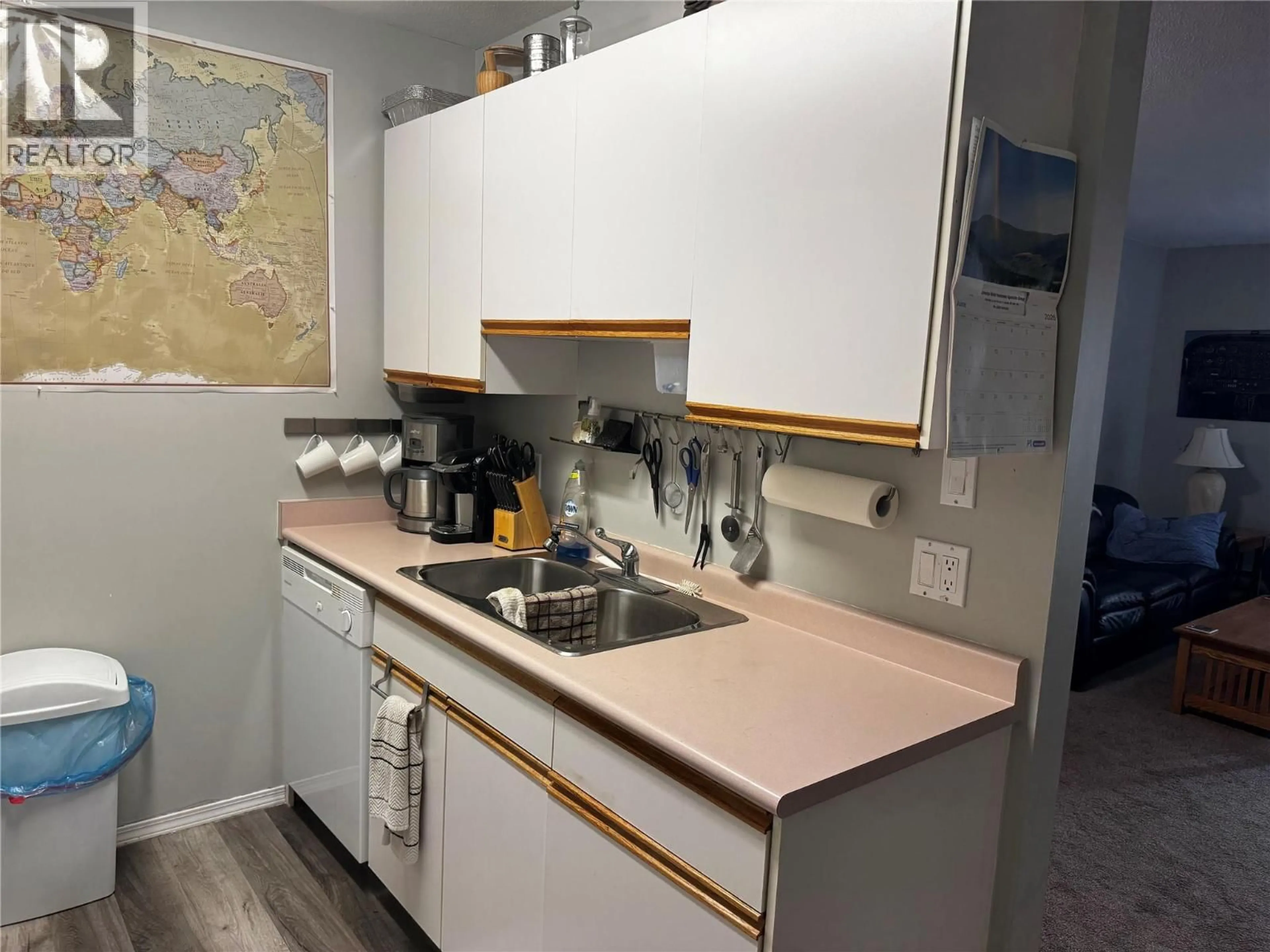 Standard kitchen, unknown for 203 - 521 8TH AVENUE NORTH, Golden British Columbia V0A1H0