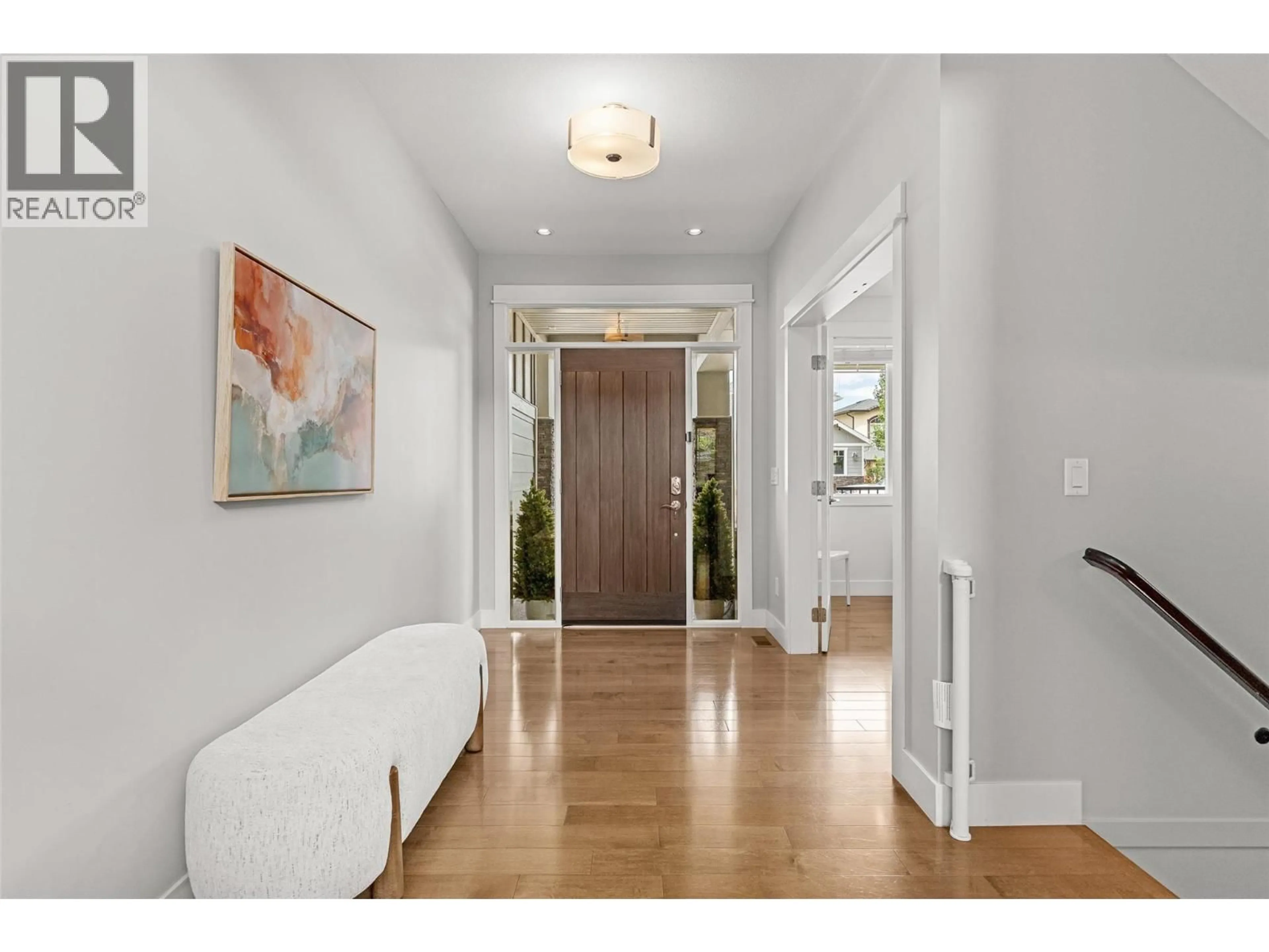 Indoor entryway for 453 LAKEPOINTE DRIVE, Kelowna British Columbia V1W5K2
