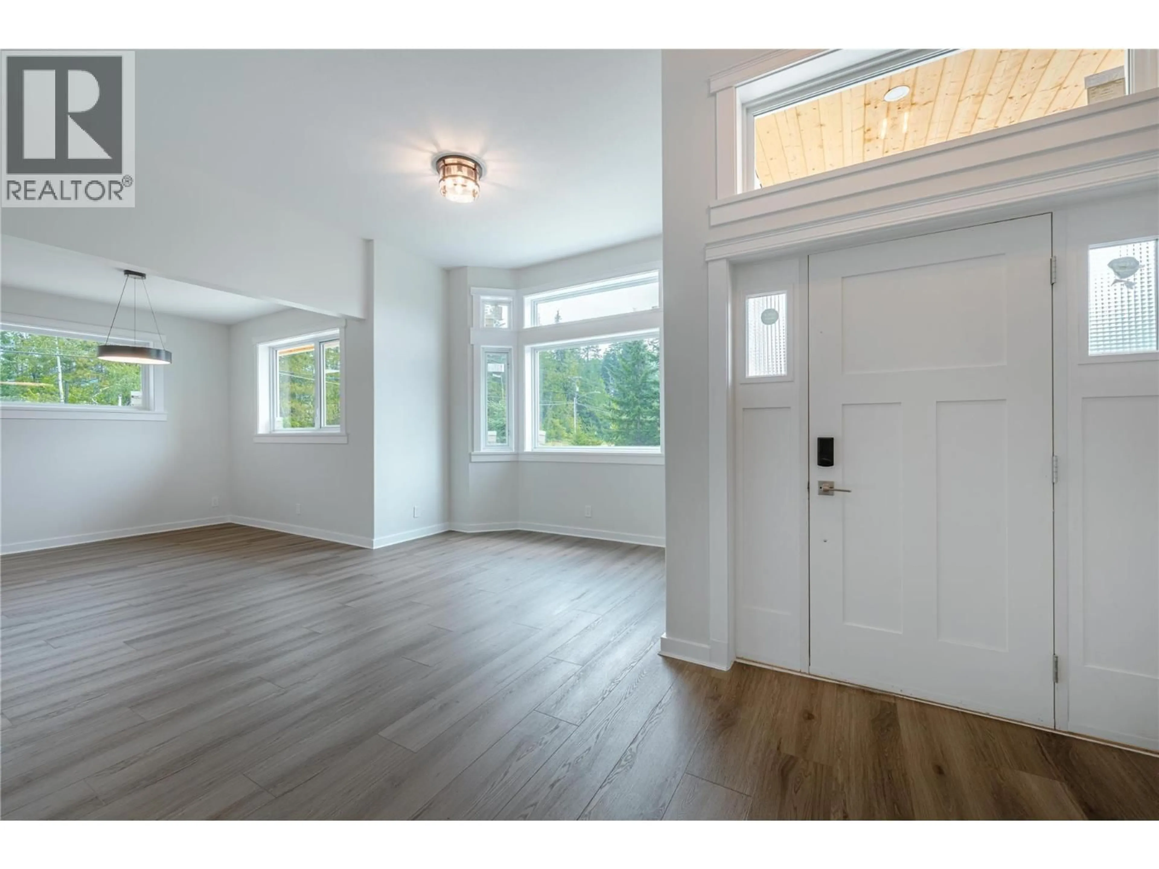 Indoor entryway for 2014 LANZO LANE, Revelstoke British Columbia V0E2S1