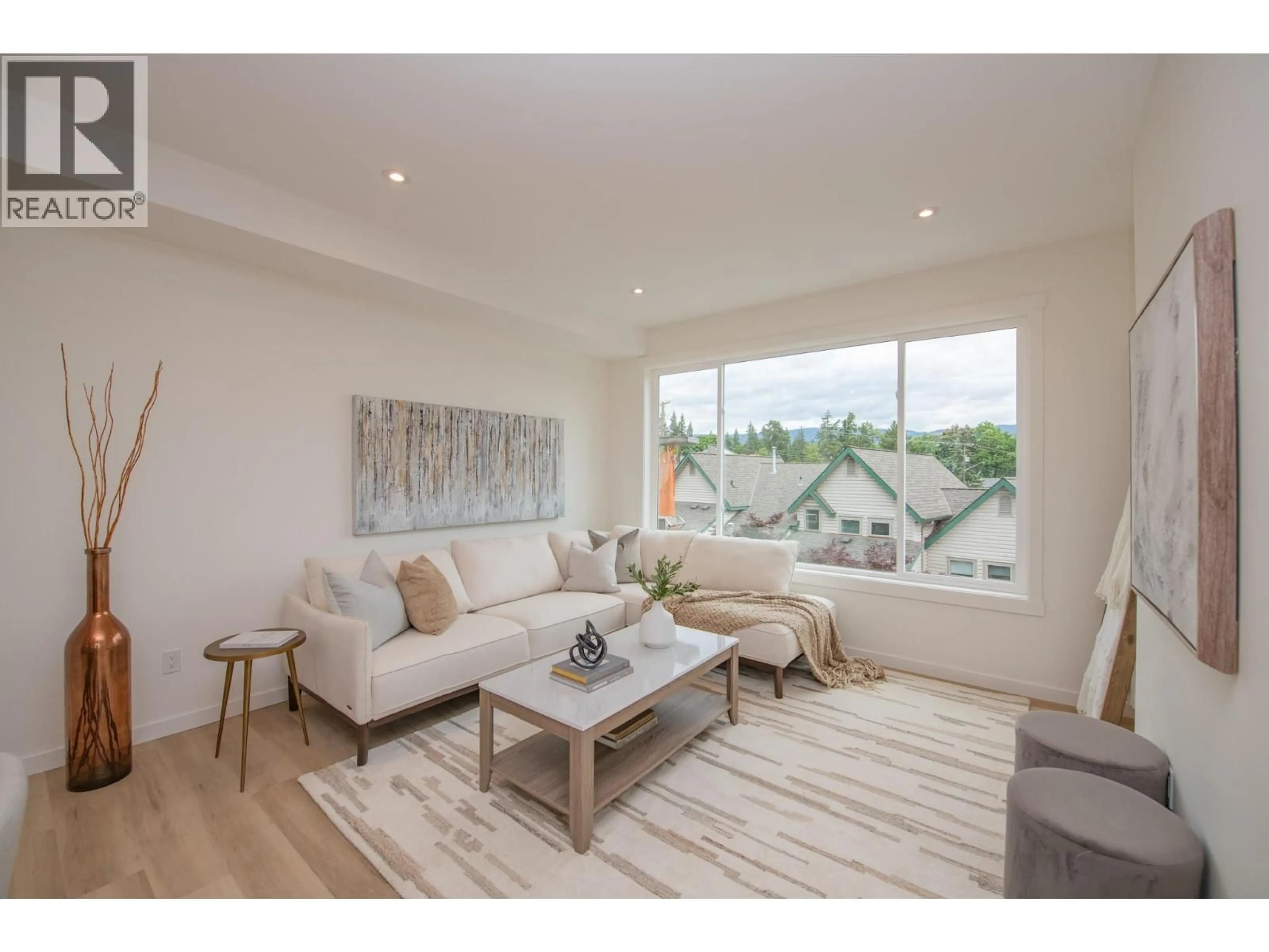 Living room with furniture, wood/laminate floor for 1 - 3602 PLEASANT VALLEY ROAD, Vernon British Columbia V1T4L6