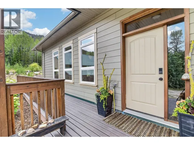 1124 FISH LAKE ROAD, Summerland 5