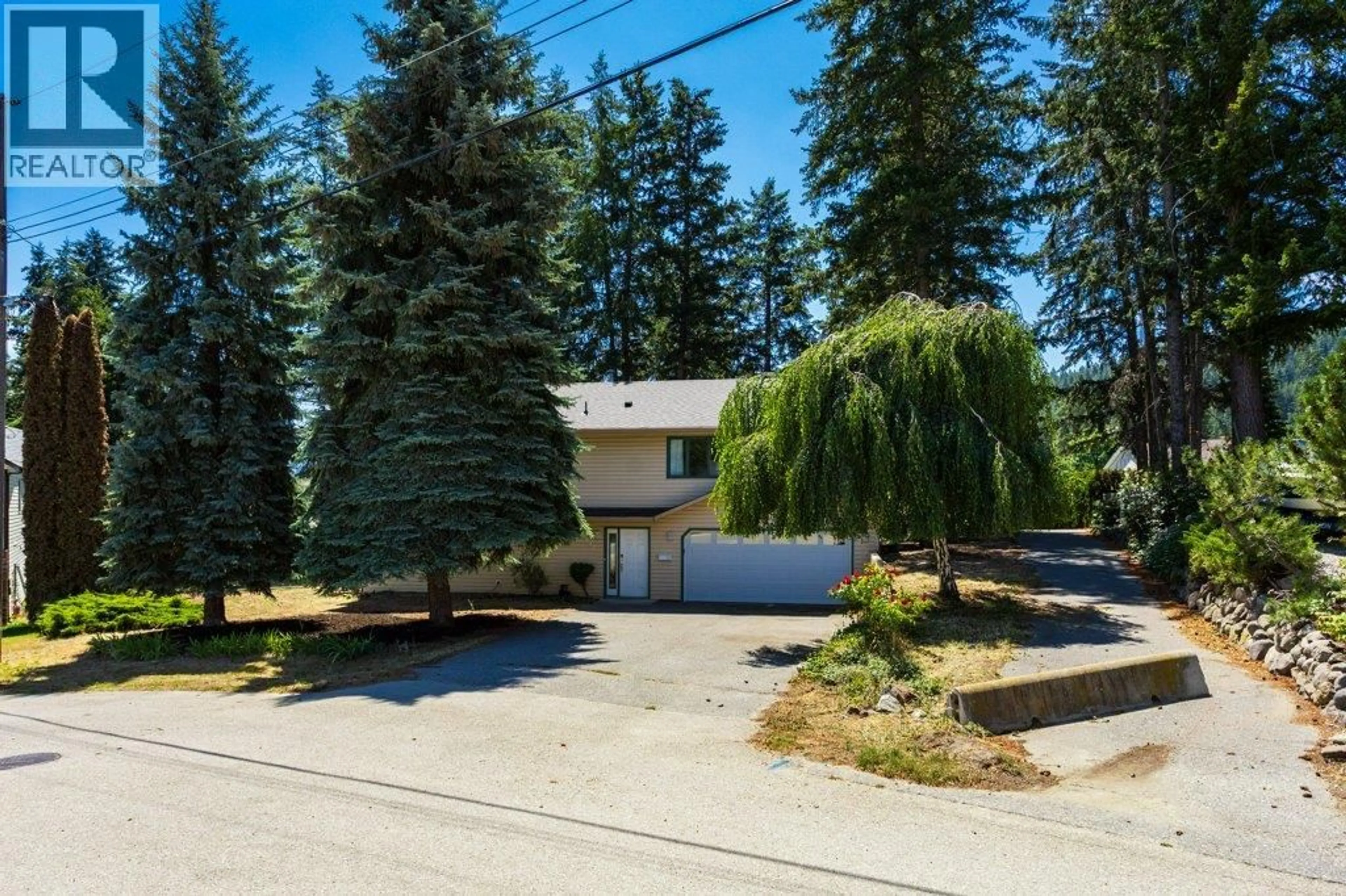 A pic from outside/outdoor area/front of a property/back of a property/a pic from drone, street for 3542 ASHLEY COURT, West Kelowna British Columbia V4T1C3