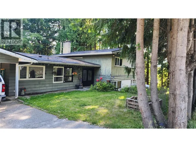 200 5TH NW STREET, Nakusp