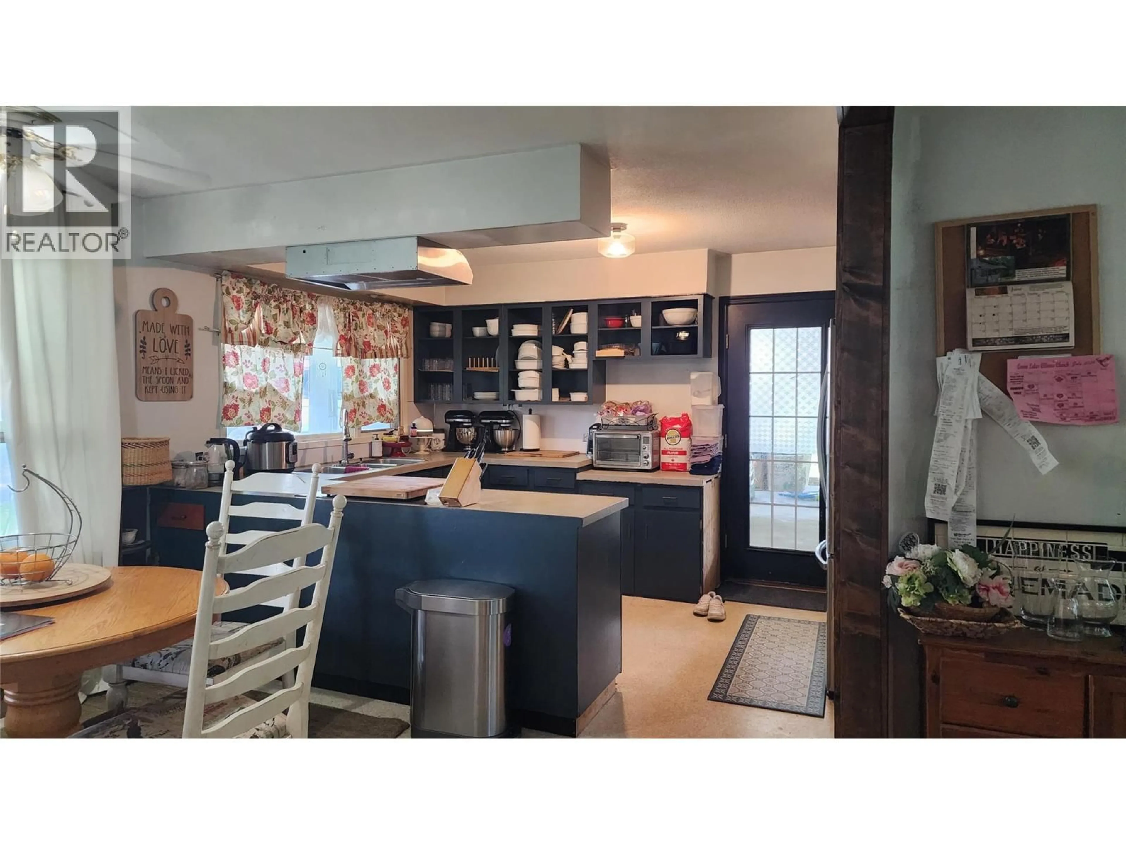 Open concept kitchen, unknown for 200 5TH NW STREET, Nakusp British Columbia V0G1R0