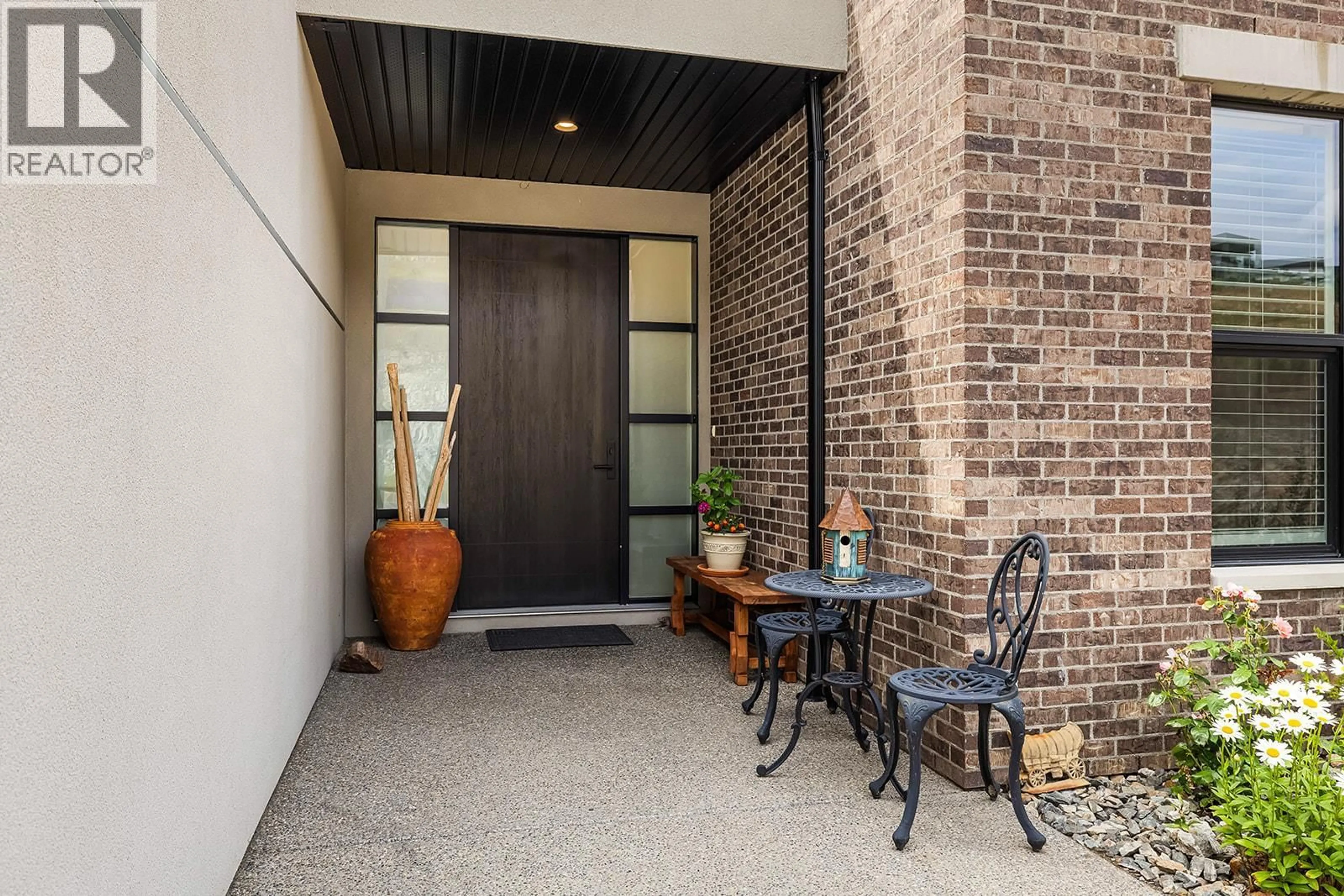 Patio, street for 243 GRANGE DRIVE, Vernon British Columbia V1H2M1