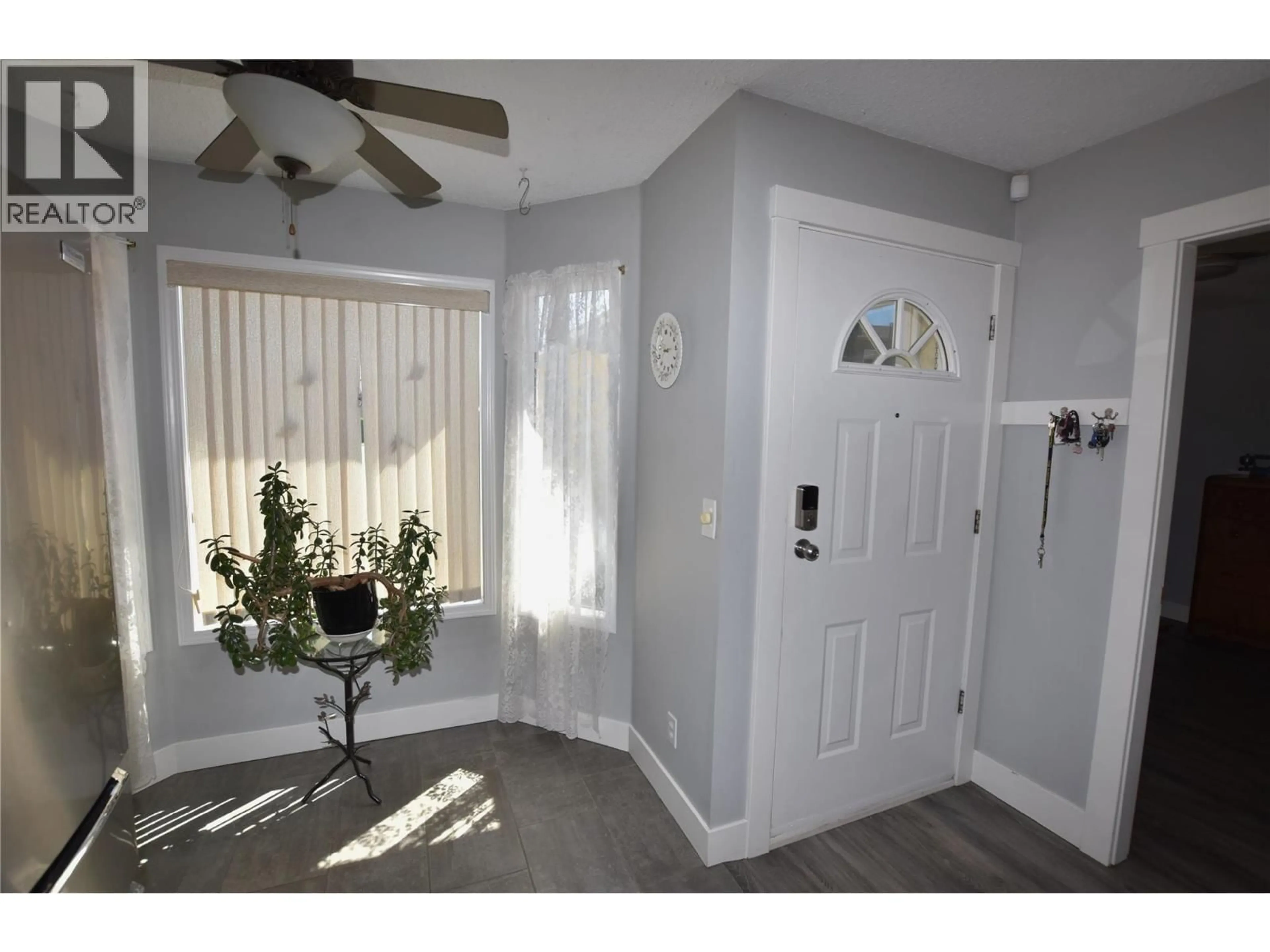 Indoor entryway for 1 - 3603 27 AVENUE, Vernon British Columbia V1T1S5