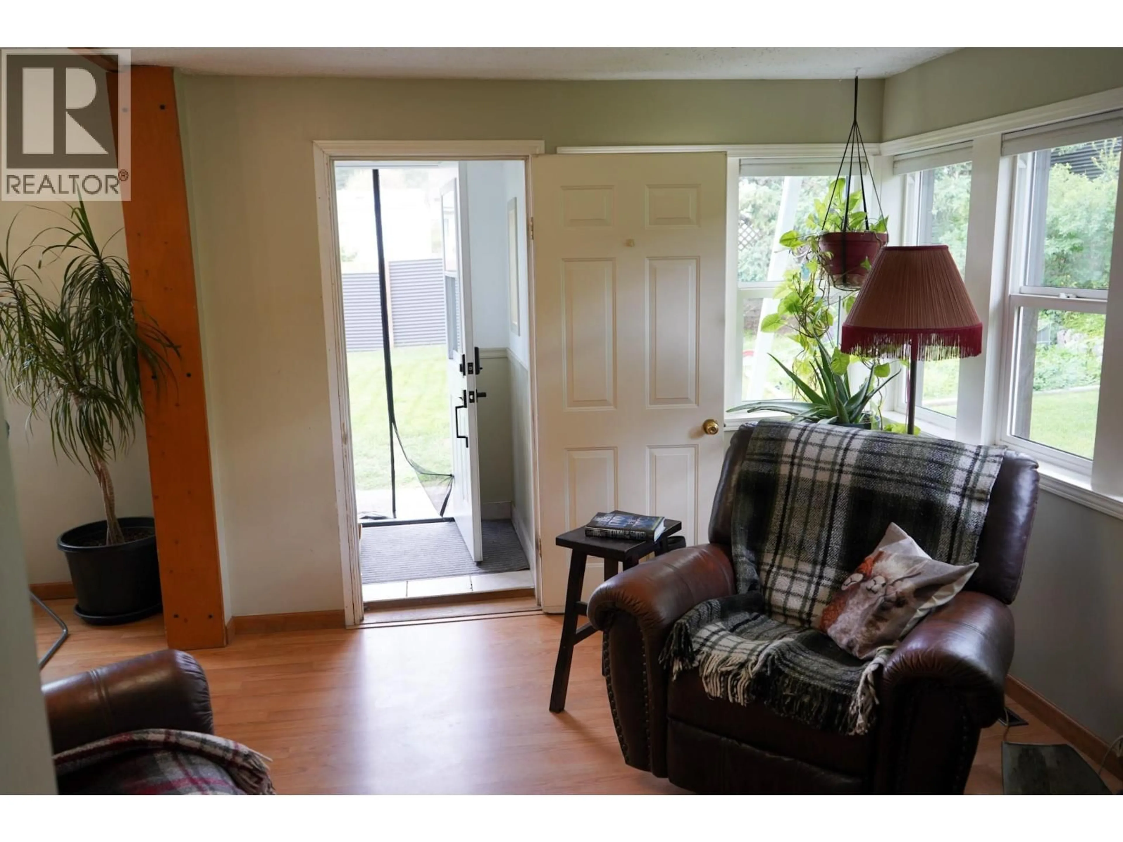 Indoor entryway for 304 MCDONALD AVENUE, Clinton British Columbia V0K1K0