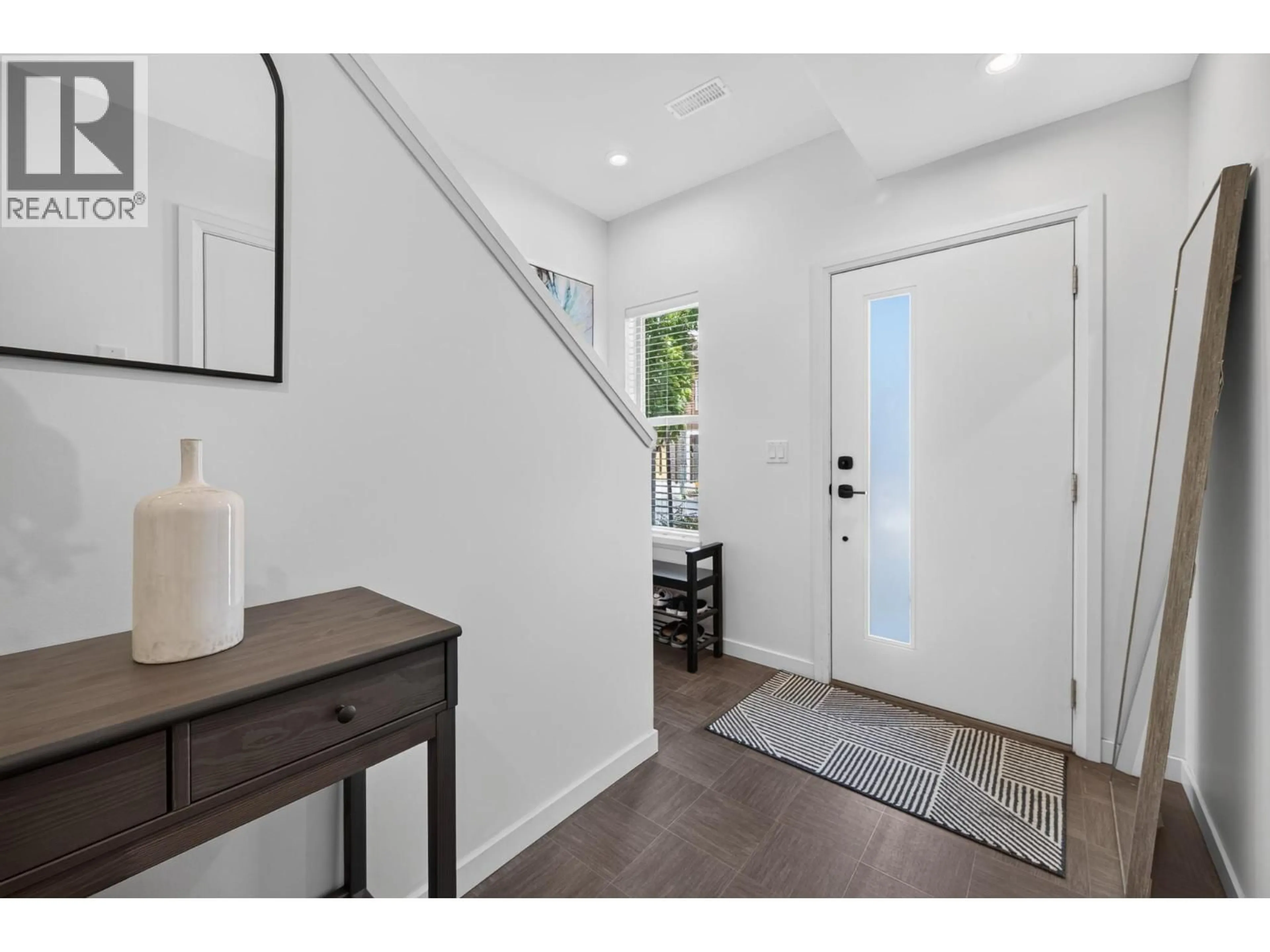 Indoor entryway for 117 - 1850 HUGH ALLAN DRIVE, Kamloops British Columbia V2B0C8