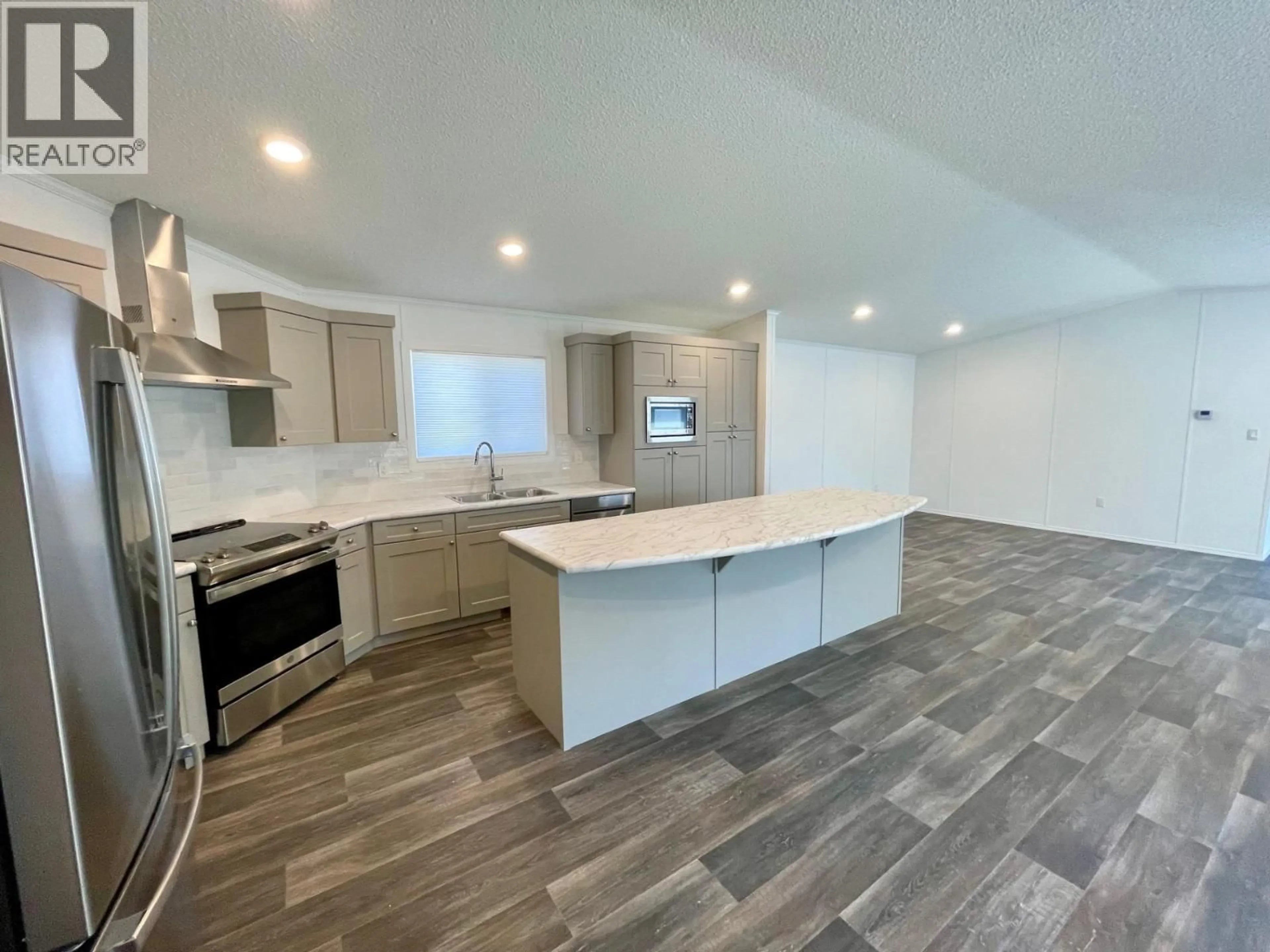 Open concept kitchen, ceramic/tile floor for 37 - 9773 STEPHENSON ROAD, Fernie British Columbia V0B1M0