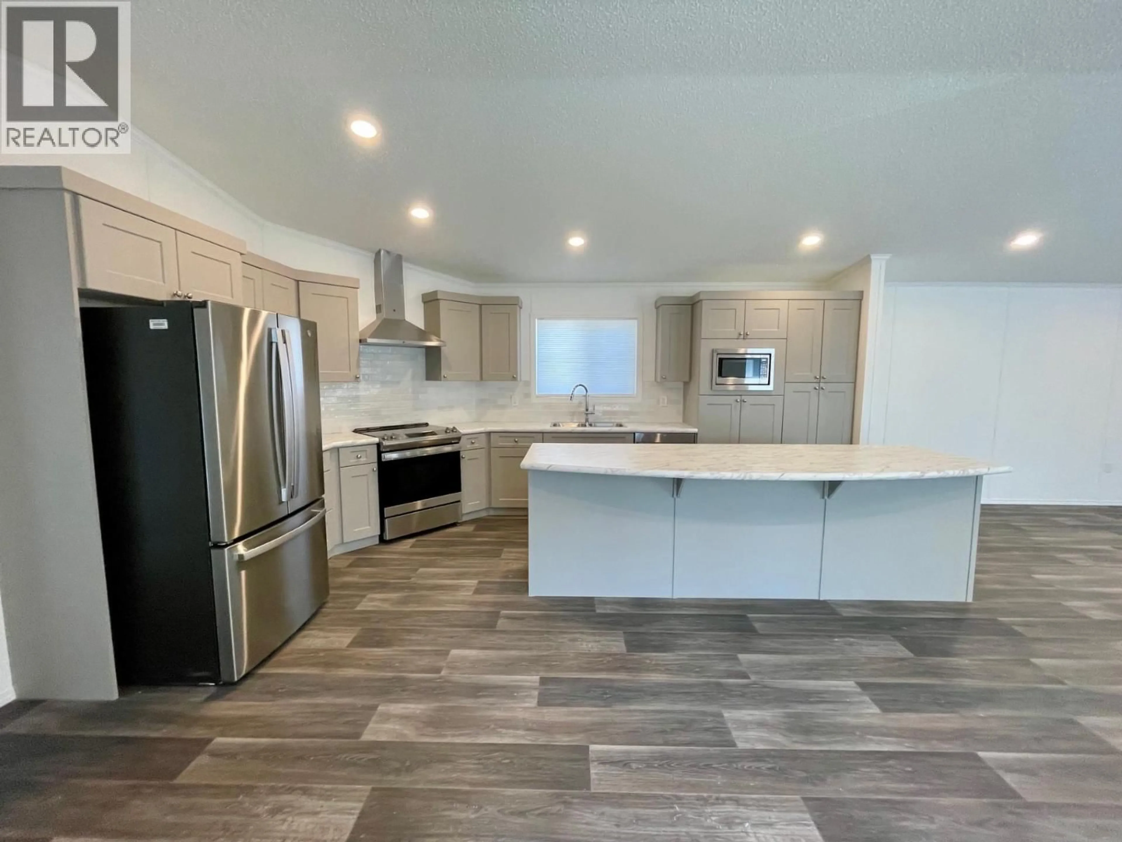 Open concept kitchen, ceramic/tile floor for 37 - 9773 STEPHENSON ROAD, Fernie British Columbia V0B1M0