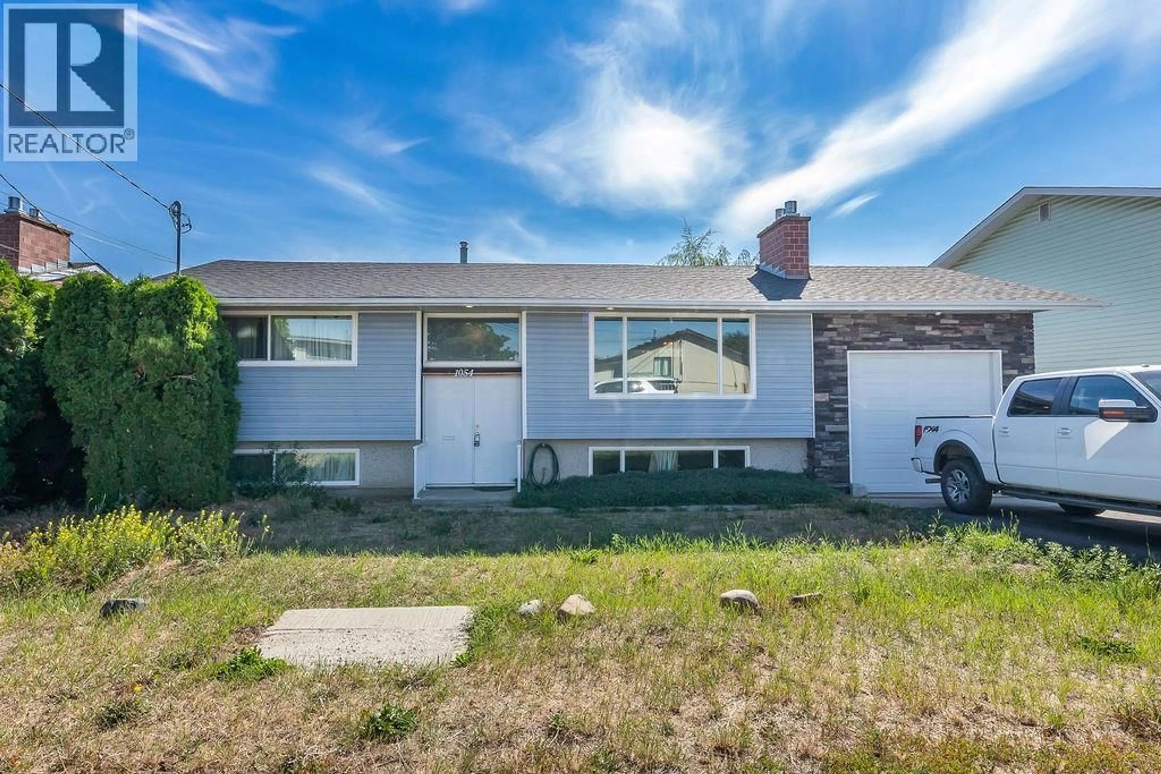 A pic from outside/outdoor area/front of a property/back of a property/a pic from drone, street for 1054 7TH STREET, Kamloops British Columbia V2B2W8