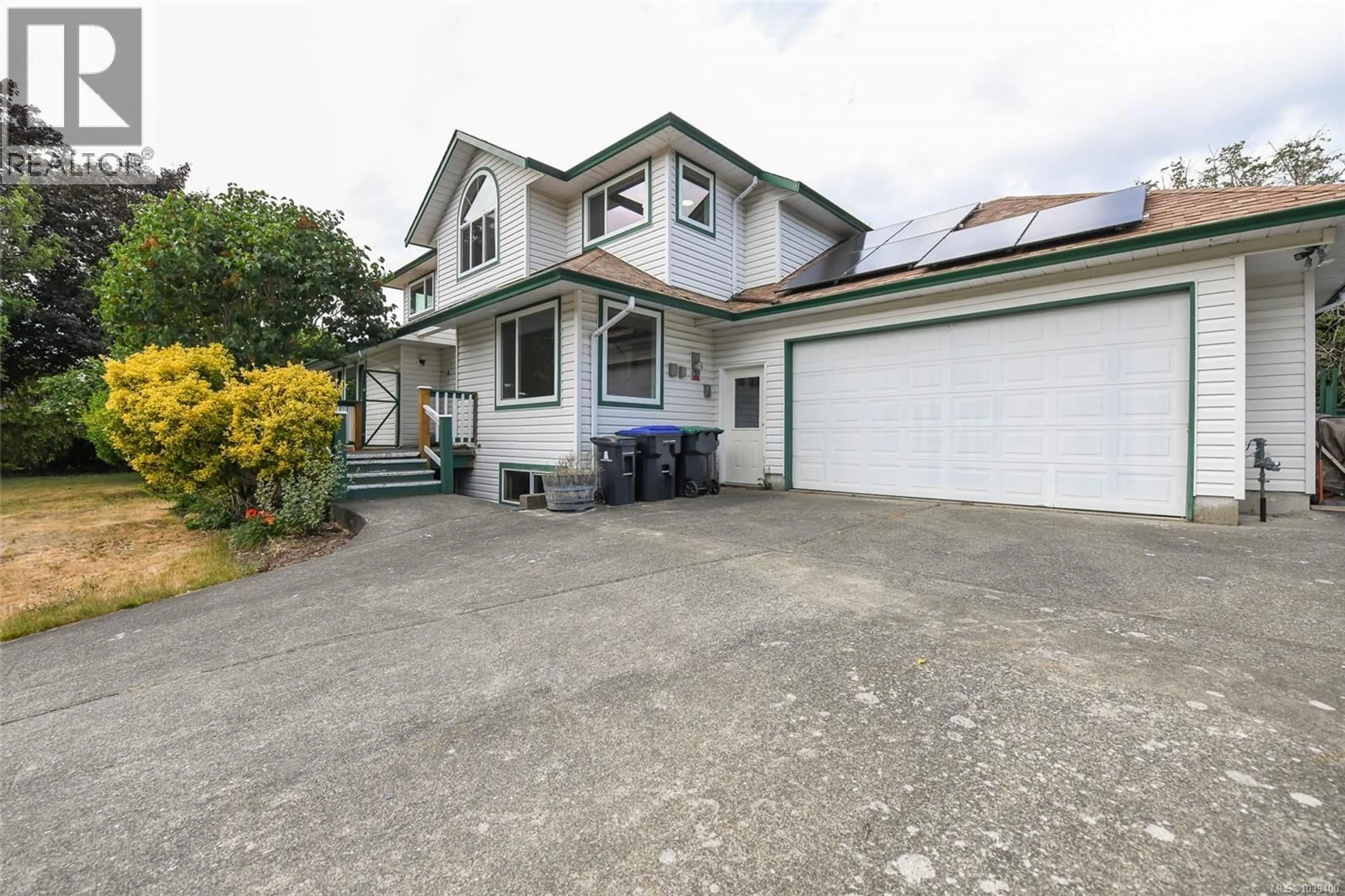 A pic from outside/outdoor area/front of a property/back of a property/a pic from drone, street for 2112 STELLAR COURT, Comox British Columbia V9M3L6
