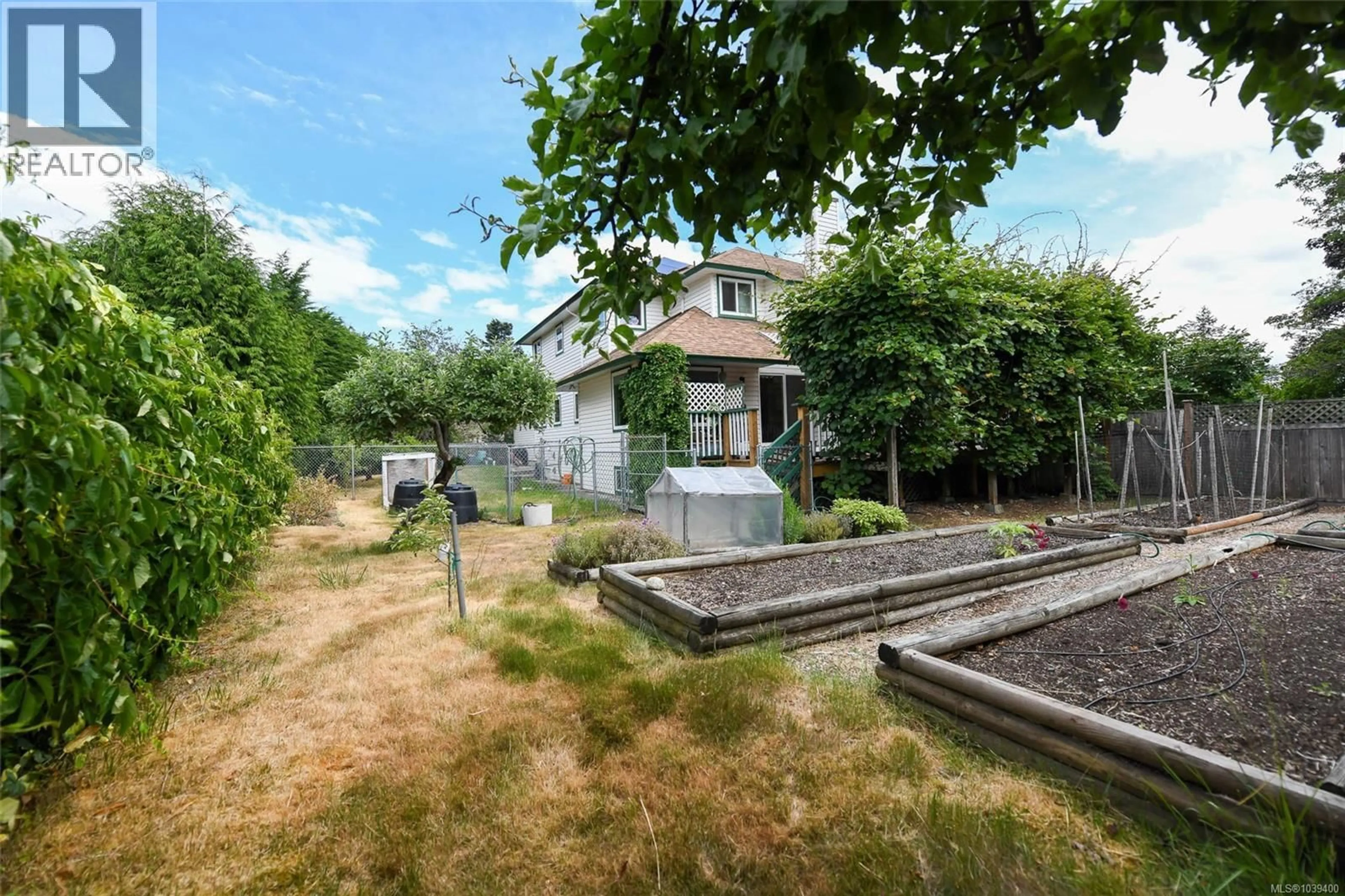 A pic from outside/outdoor area/front of a property/back of a property/a pic from drone, unknown for 2112 STELLAR COURT, Comox British Columbia V9M3L6