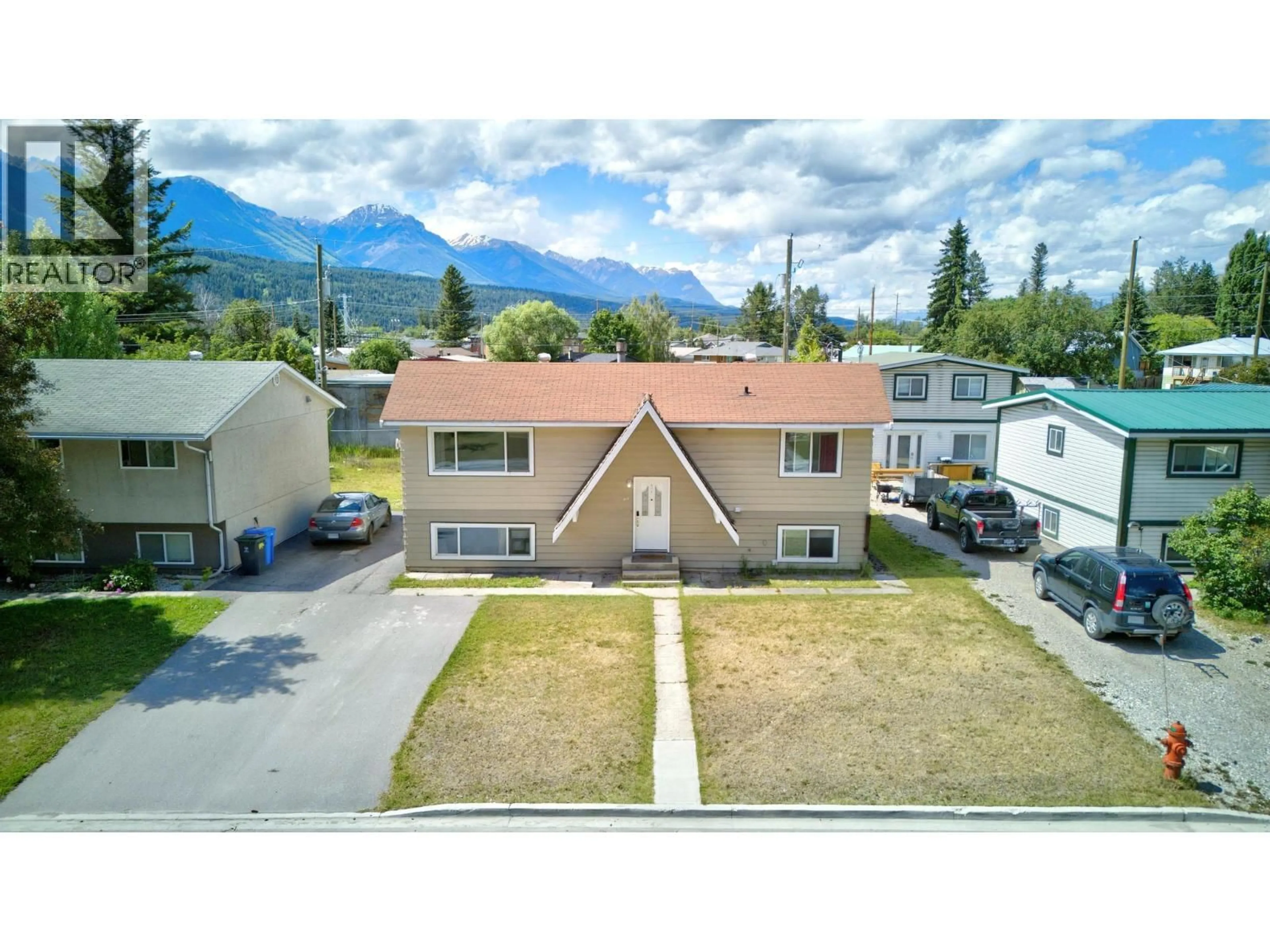 A pic from outside/outdoor area/front of a property/back of a property/a pic from drone, mountain view for 1252 ALEXANDER DRIVE, Golden British Columbia V0A1H0