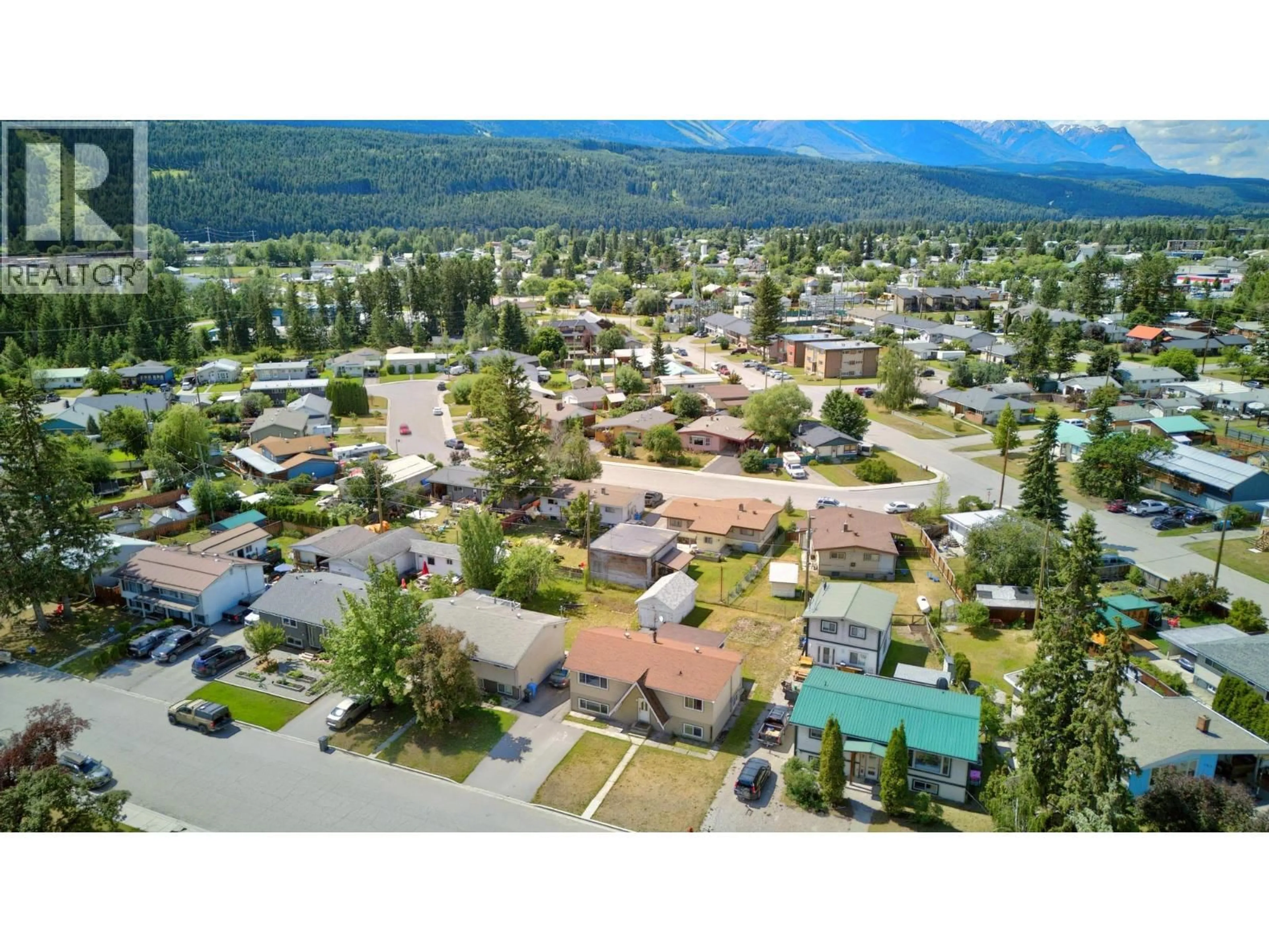 A pic from outside/outdoor area/front of a property/back of a property/a pic from drone, mountain view for 1252 ALEXANDER DRIVE, Golden British Columbia V0A1H0