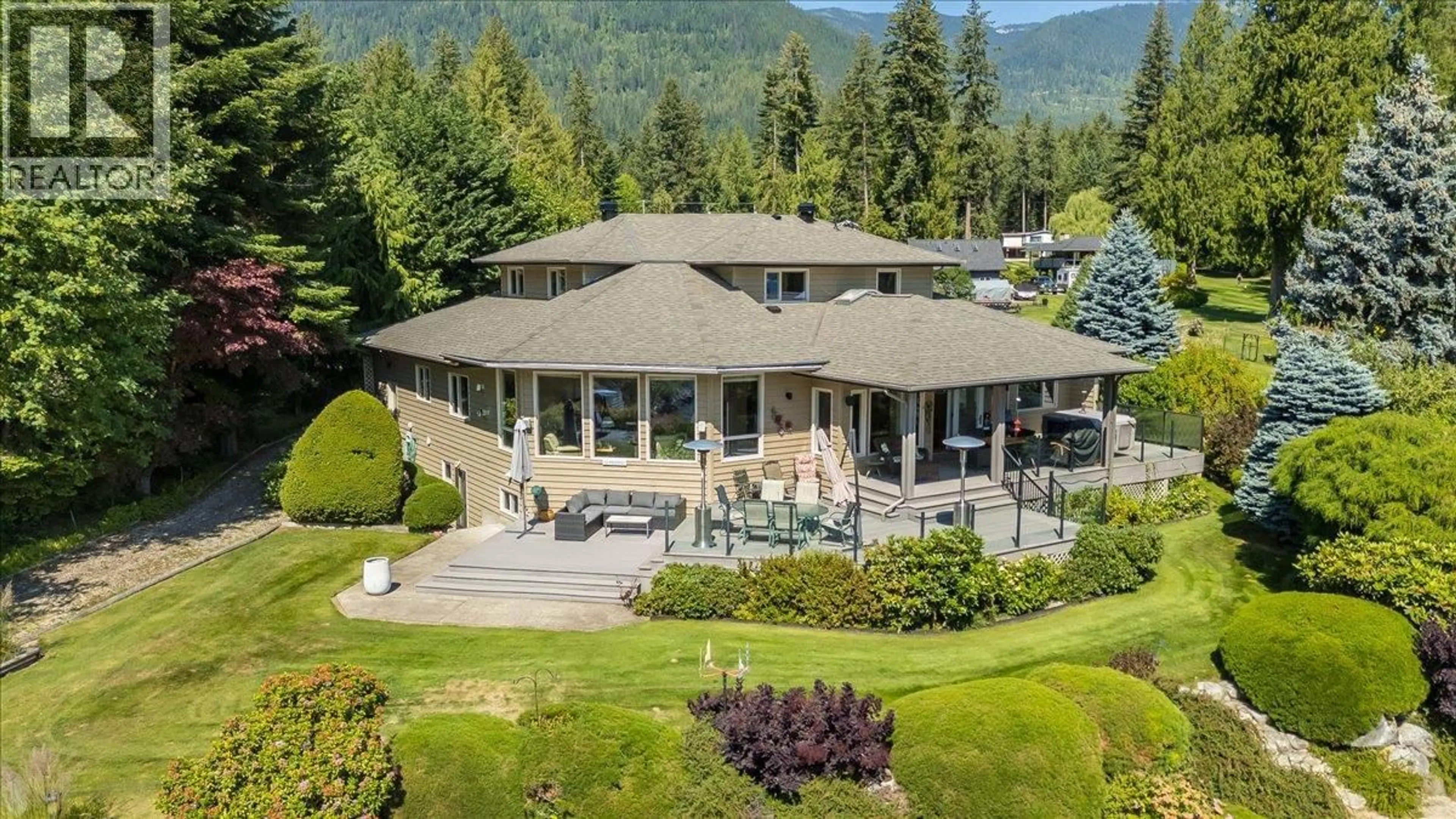 A pic from outside/outdoor area/front of a property/back of a property/a pic from drone, mountain view for 2864 LOWER SIX MILE ROAD, Nelson British Columbia V1L6L7