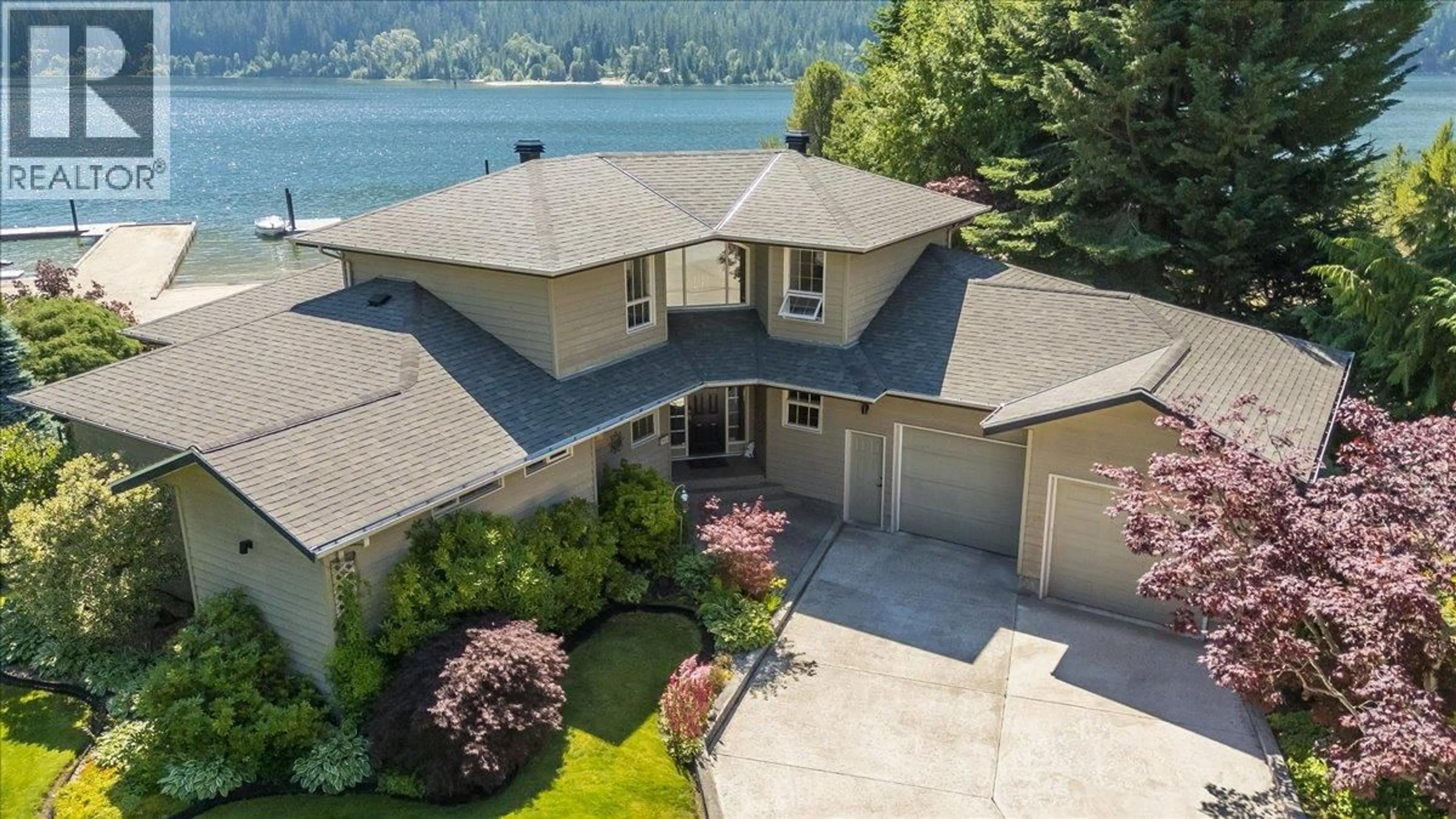 A pic from outside/outdoor area/front of a property/back of a property/a pic from drone, water/lake/river/ocean view for 2864 LOWER SIX MILE ROAD, Nelson British Columbia V1L6L7