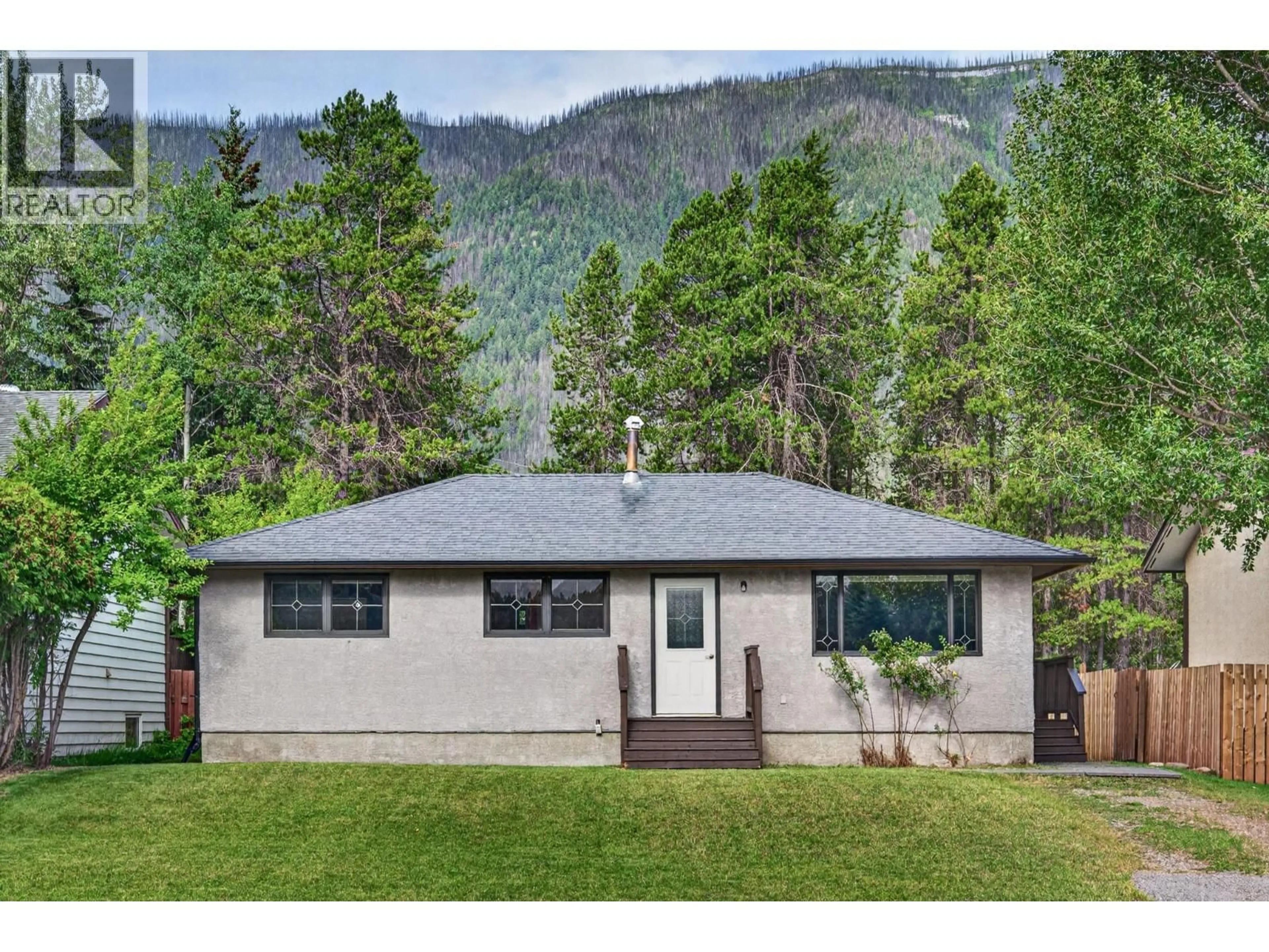 Home with vinyl exterior material, mountain view for 405 MAPLE STREET, Sparwood British Columbia V0B2G0