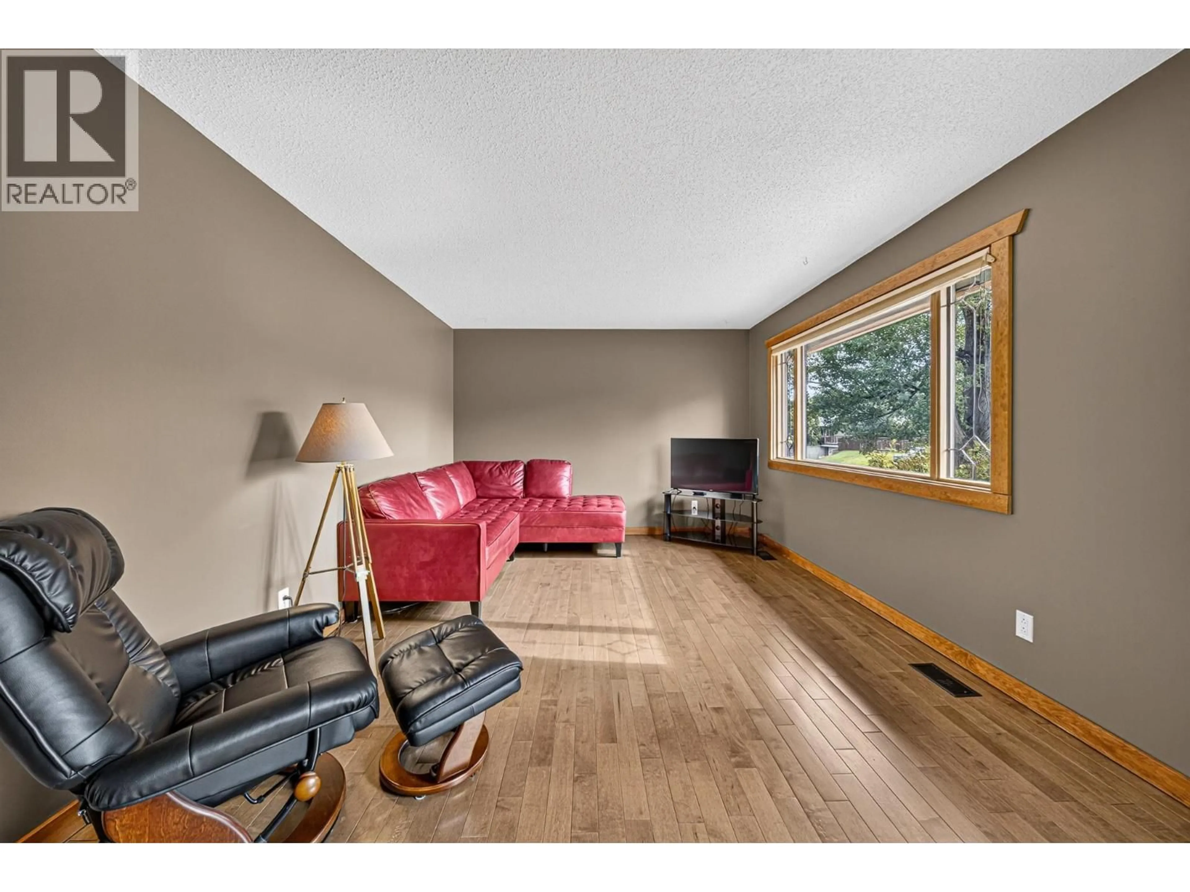 Living room with furniture, wood/laminate floor for 405 MAPLE STREET, Sparwood British Columbia V0B2G0