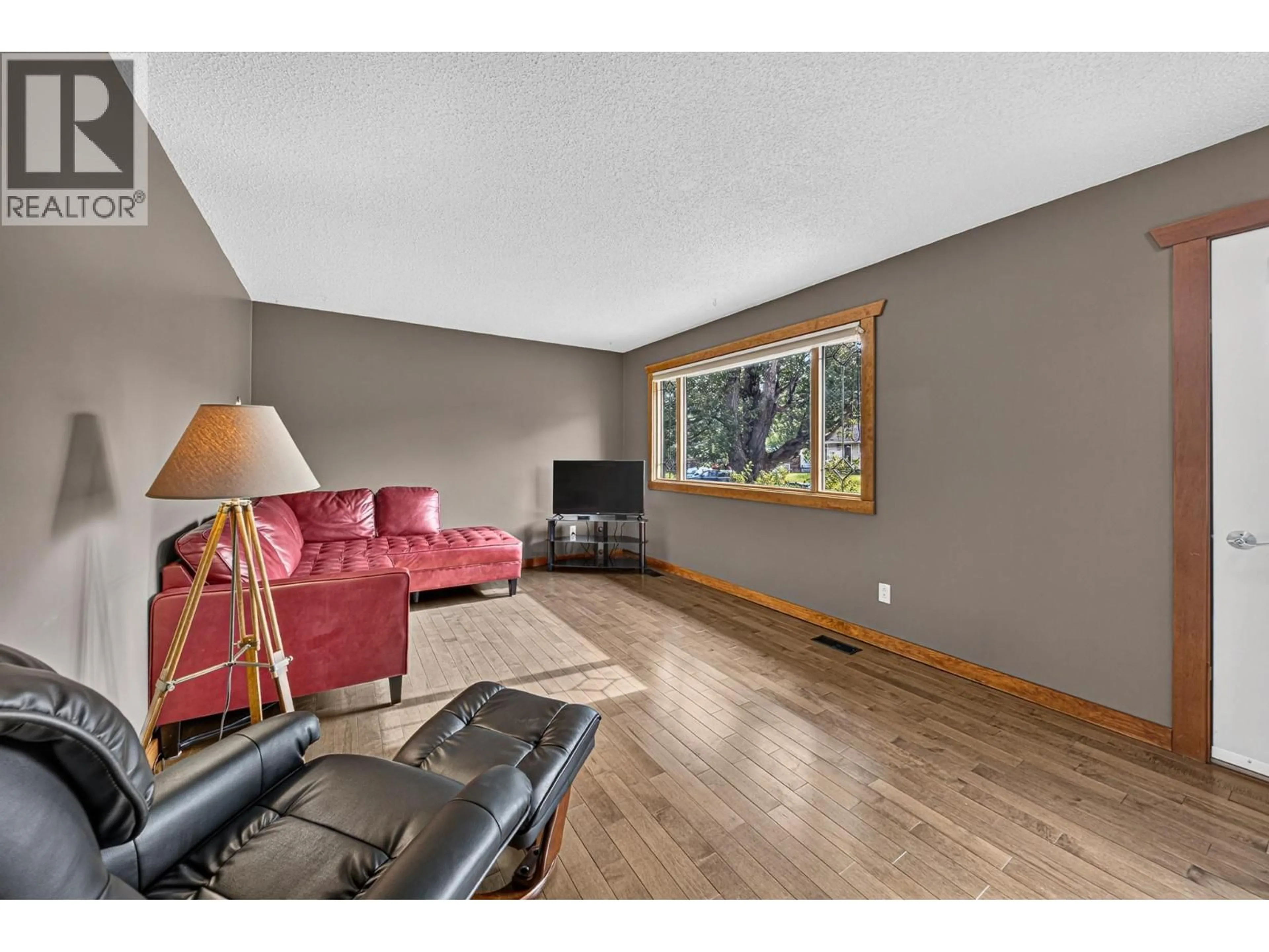 Living room with furniture, wood/laminate floor for 405 MAPLE STREET, Sparwood British Columbia V0B2G0