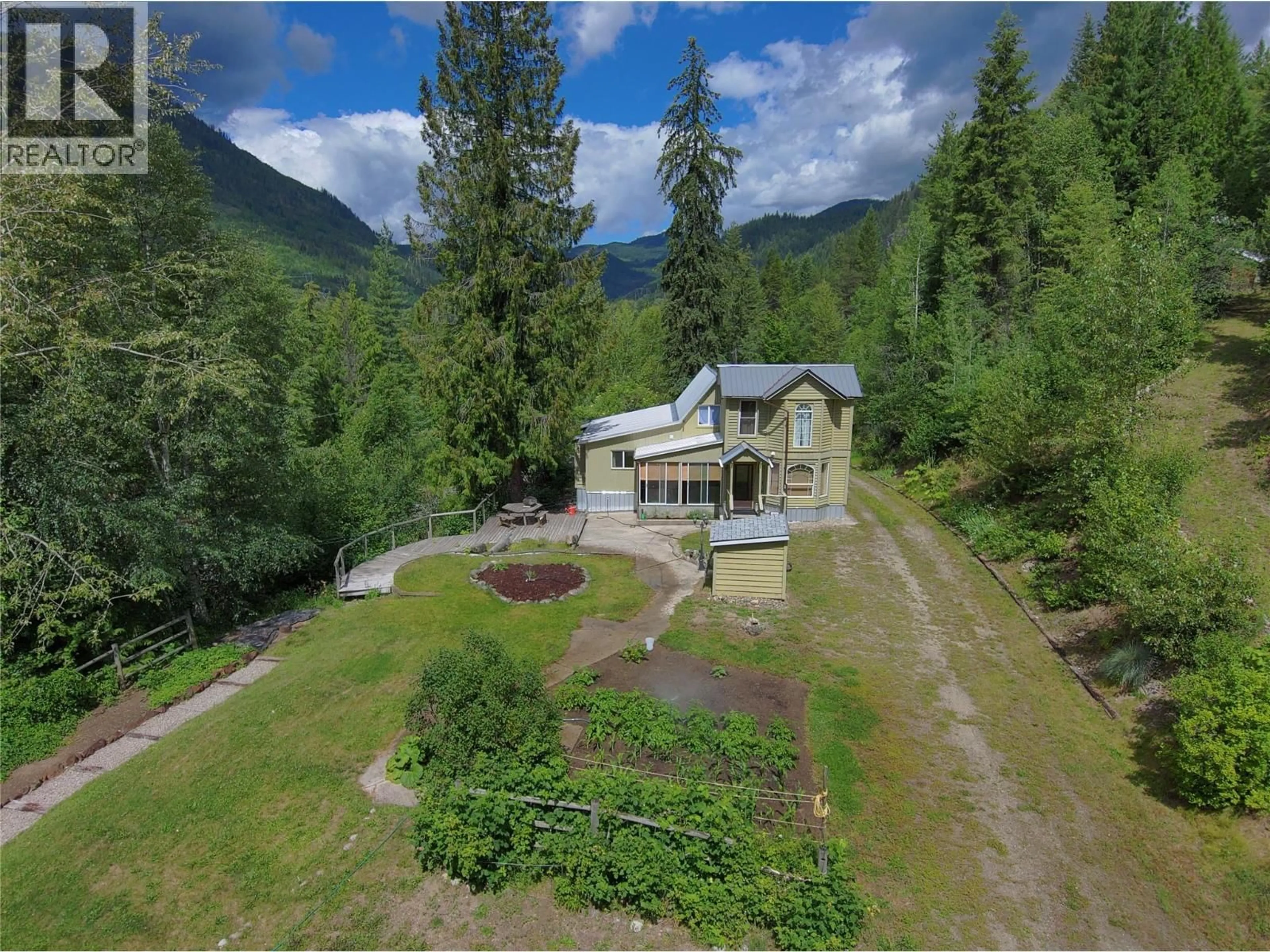 A pic from outside/outdoor area/front of a property/back of a property/a pic from drone, mountain view for 440 HUBSCHER ROAD, Ross Spur British Columbia V0G1L0