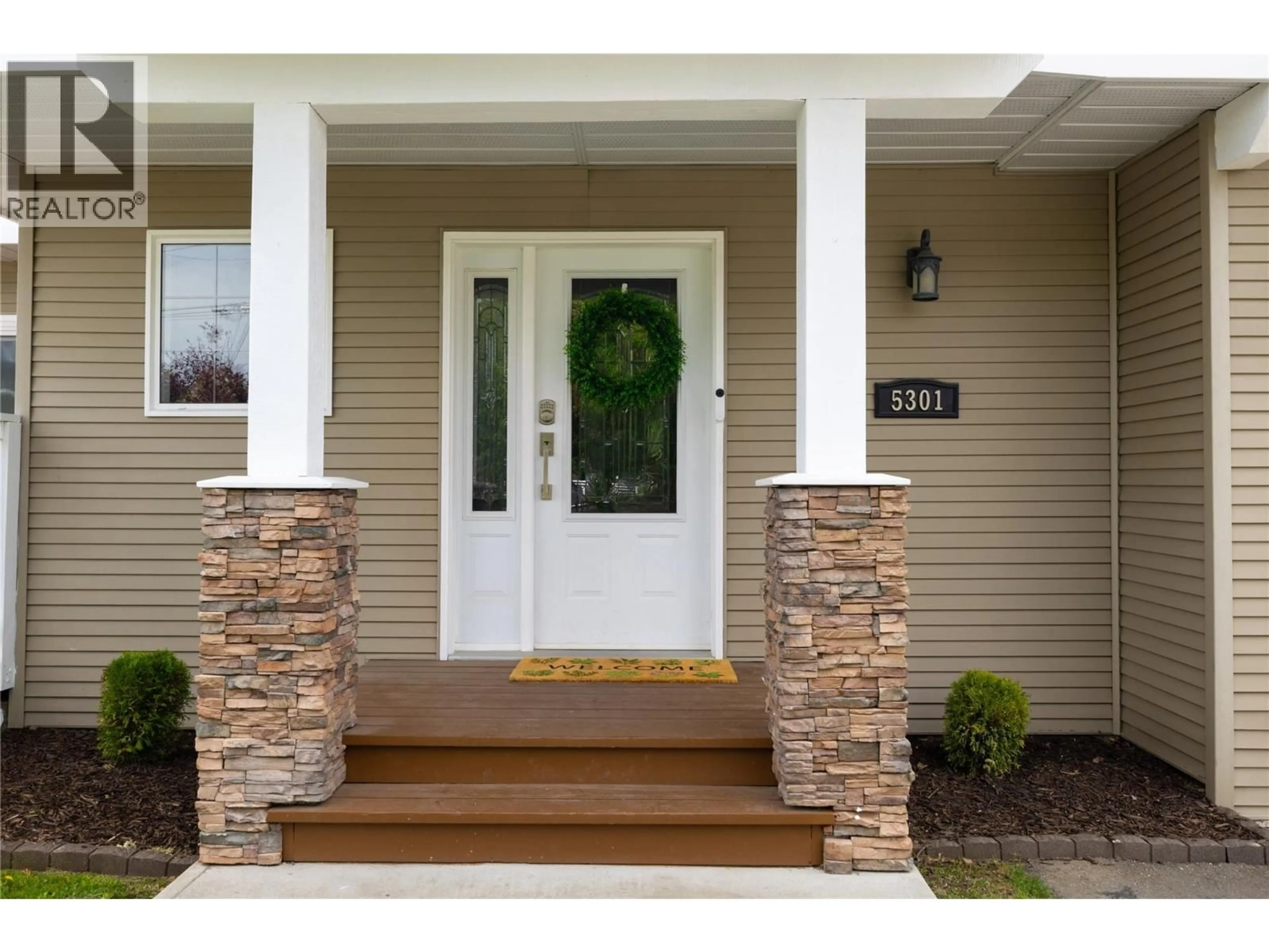 Indoor entryway for 5301 SPALDING ROAD, Vernon British Columbia V1B3K5