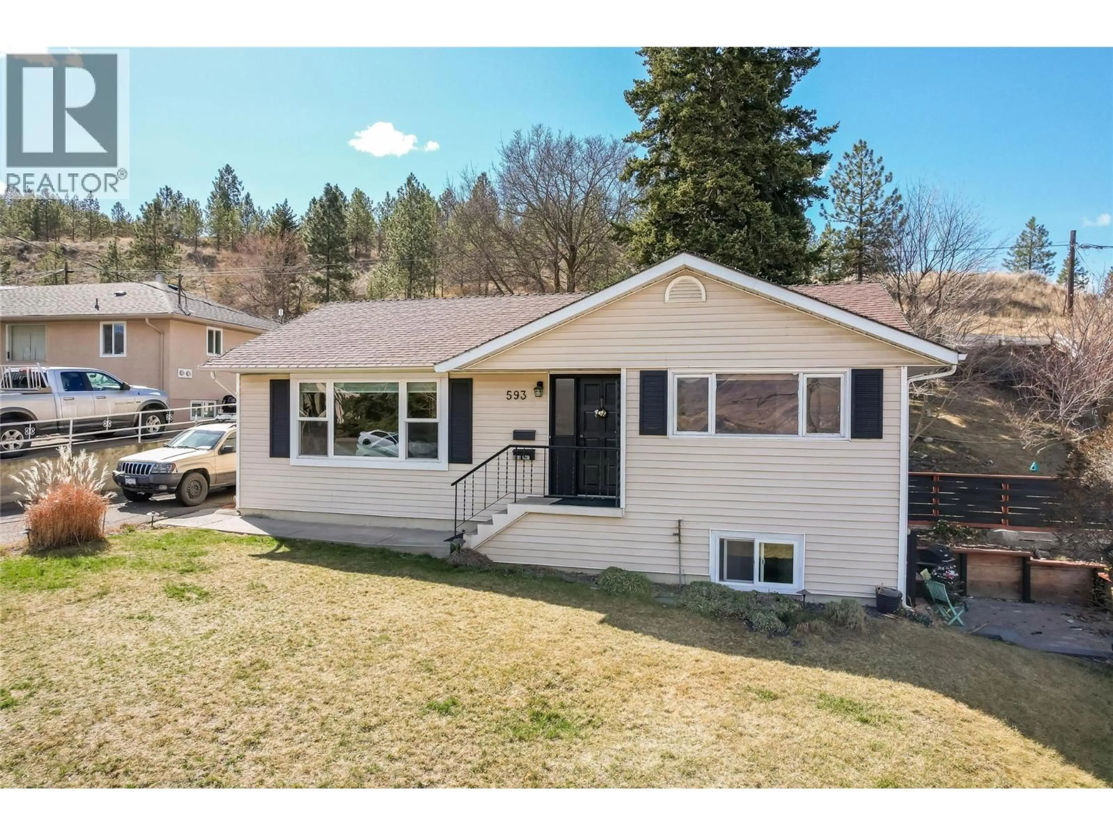 Home with vinyl exterior material, street for 593 TUNSTALL CRESCENT, Kamloops British Columbia V2C3J1