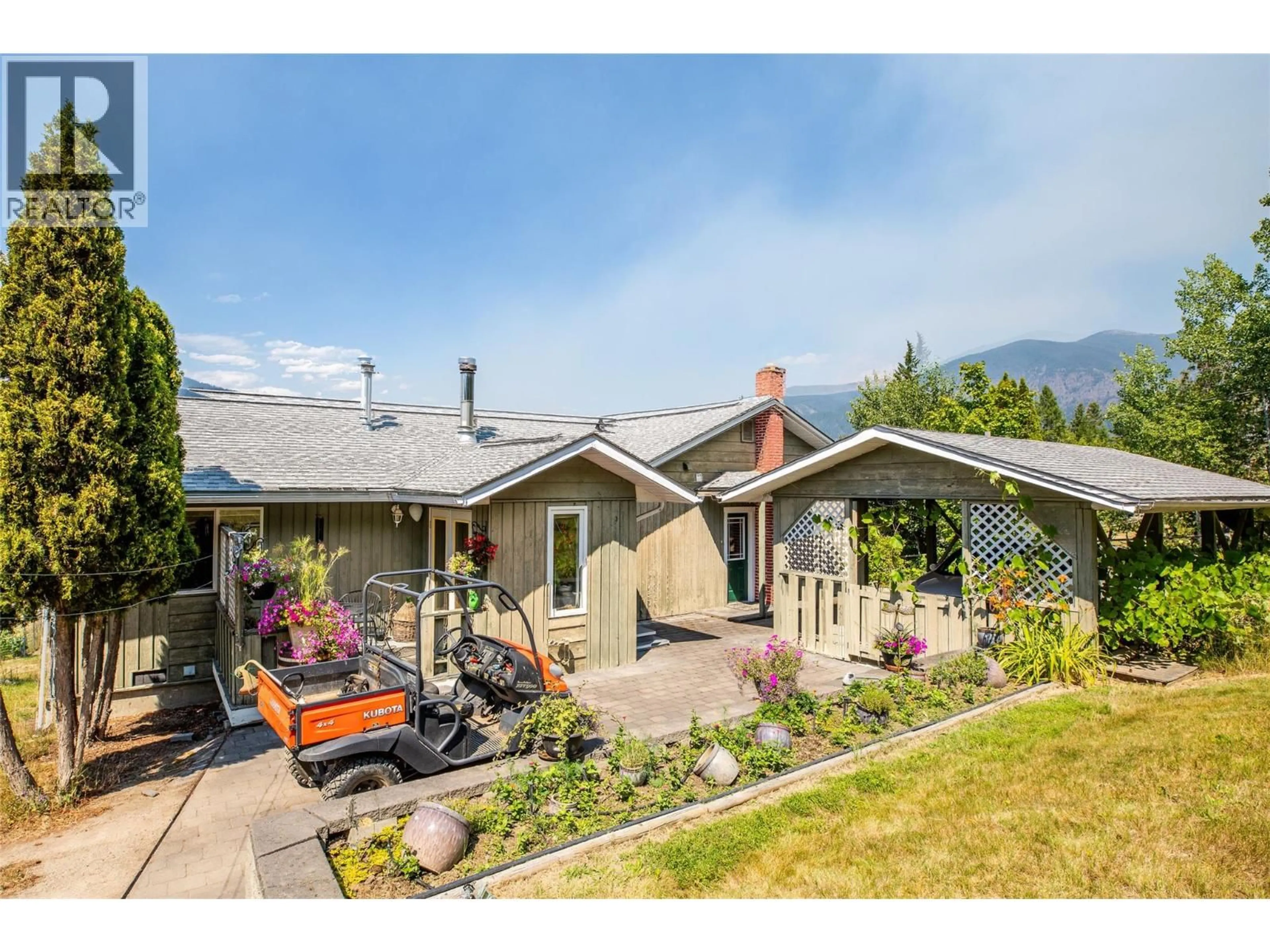 A pic from outside/outdoor area/front of a property/back of a property/a pic from drone, mountain view for 2471 38TH STREET, Creston British Columbia V0B1G2