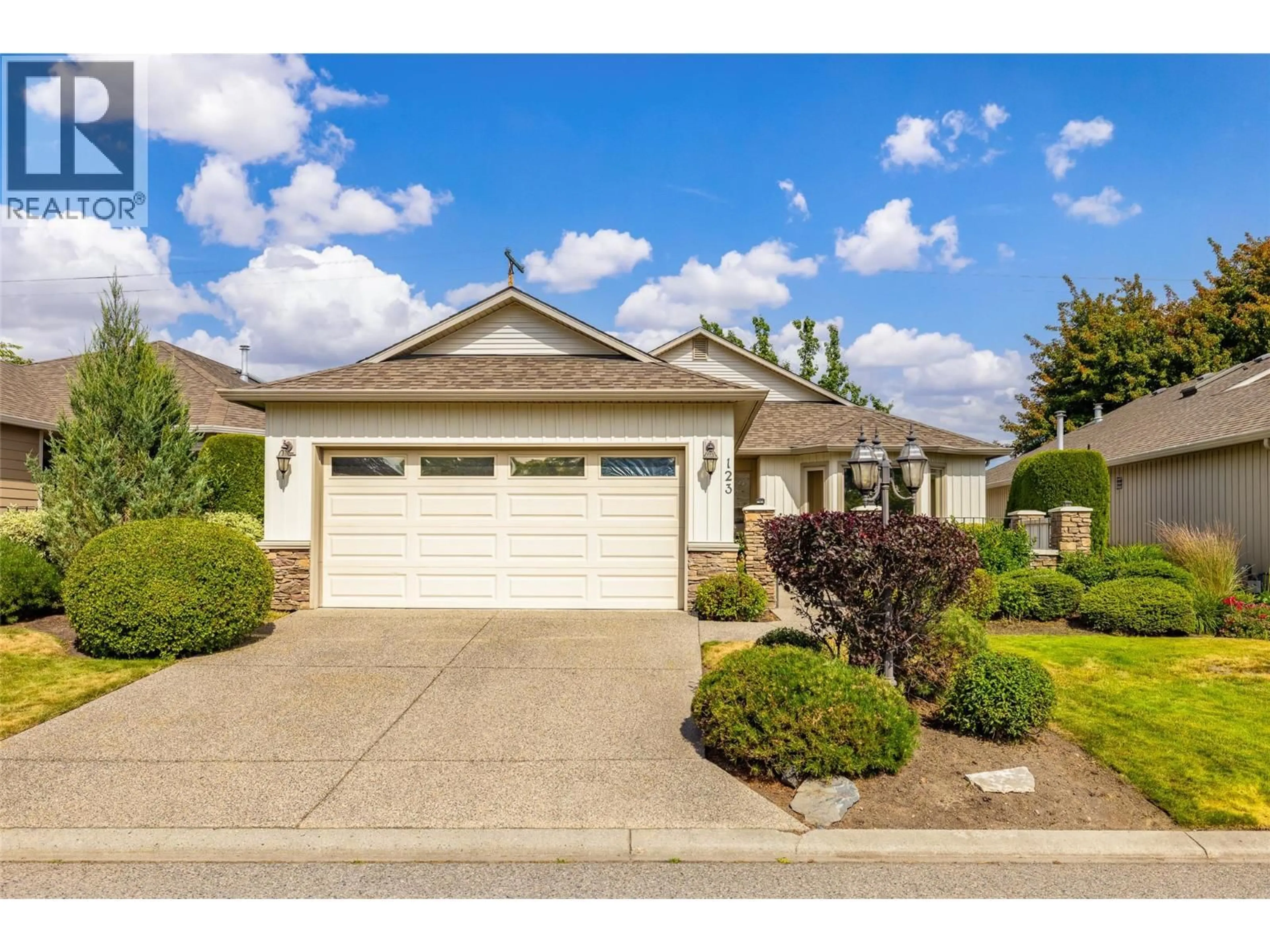 Home with vinyl exterior material, street for 123 - 2365 STILLINGFLEET ROAD, Kelowna British Columbia V1W4X5
