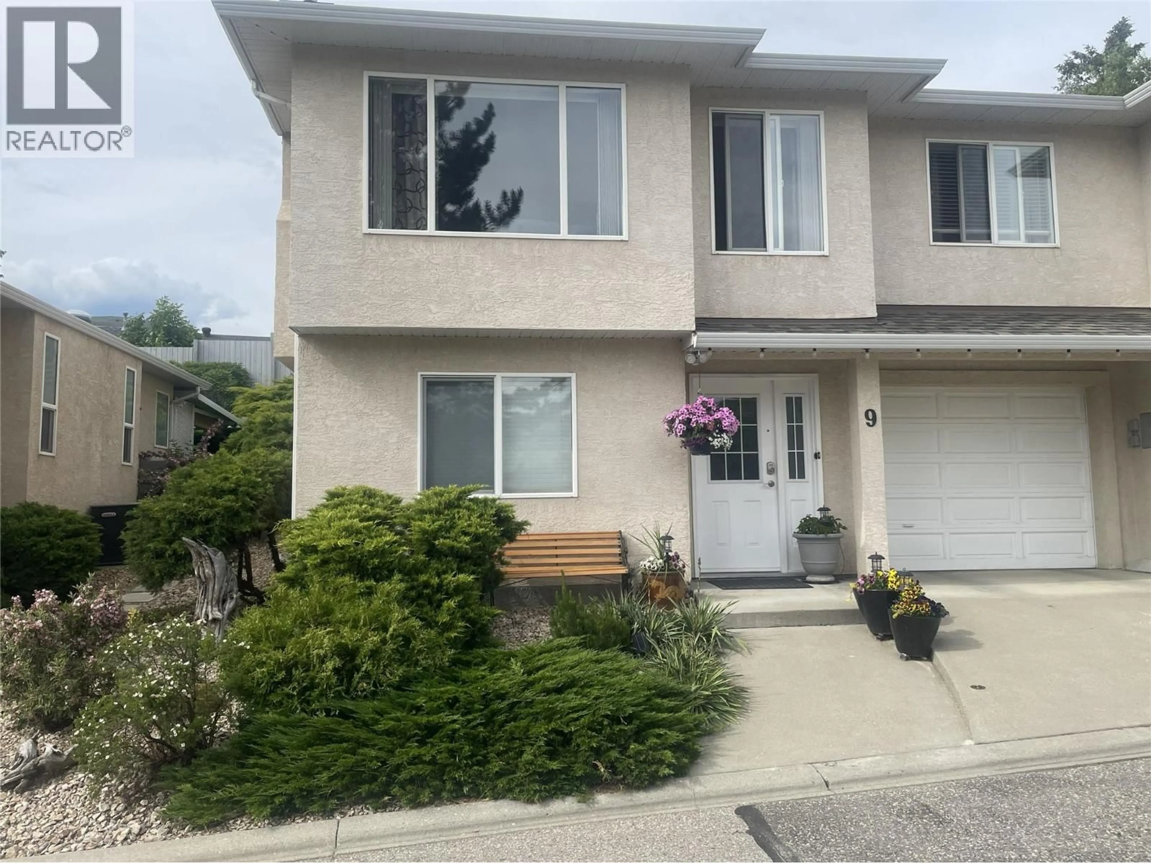 Home with vinyl exterior material, street for 9 - 5101 27 AVENUE, Vernon British Columbia V1T6L2