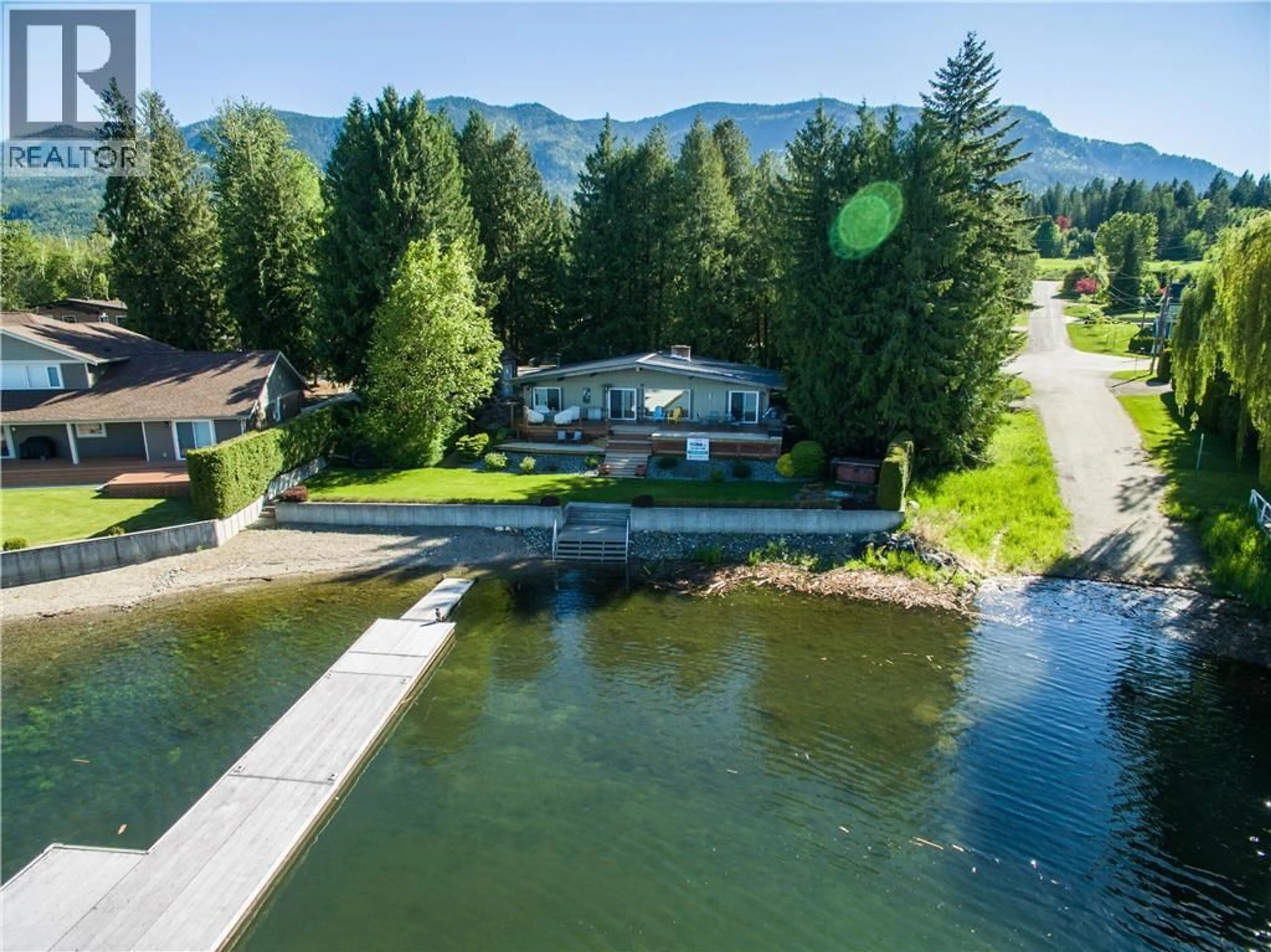 A pic from outside/outdoor area/front of a property/back of a property/a pic from drone, water/lake/river/ocean view for 697 VIEL ROAD, Sorrento British Columbia V0E2W1