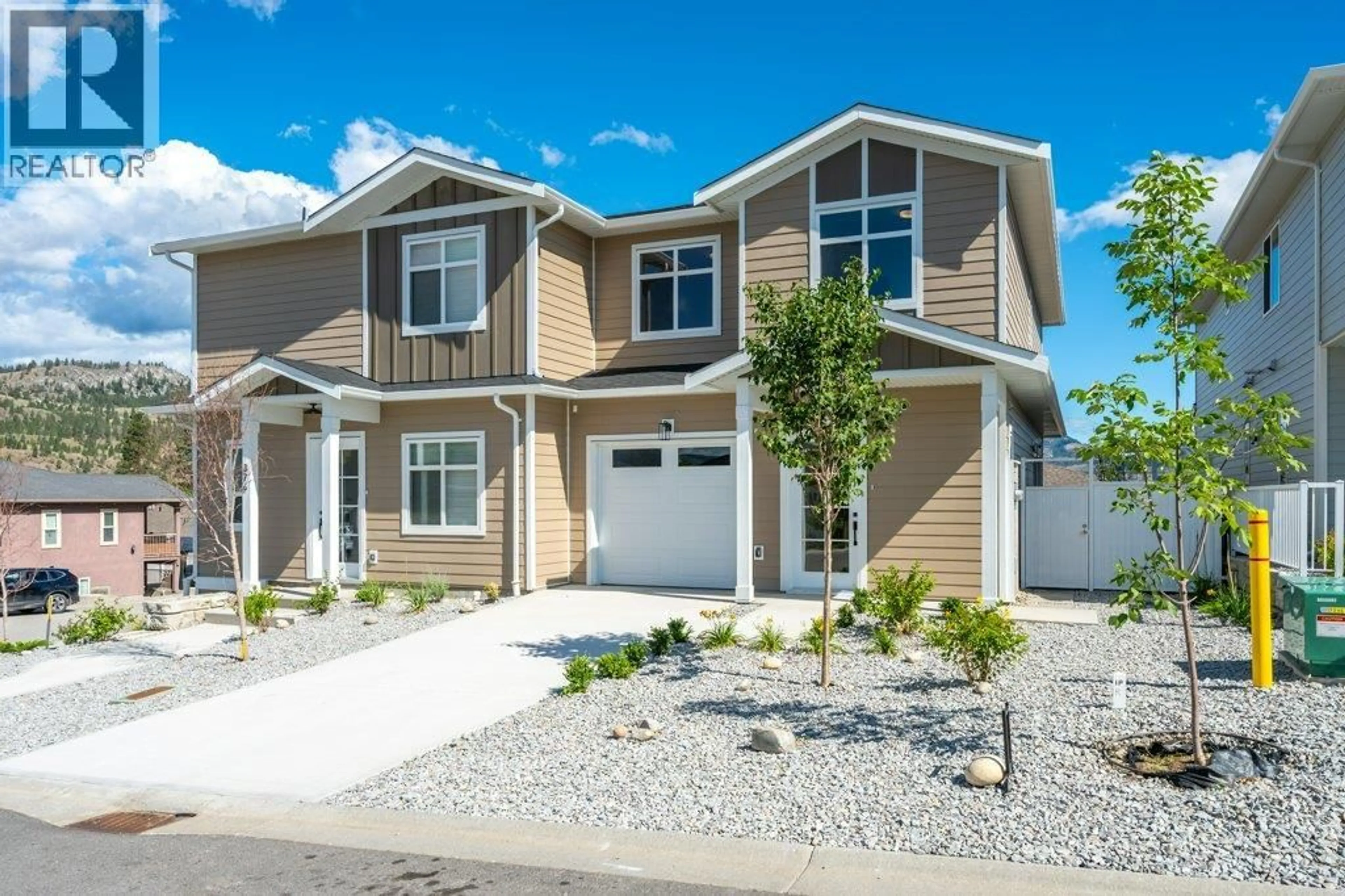 Home with vinyl exterior material, street for 378 CHARDONNAY AVENUE, Oliver British Columbia V0H1T4
