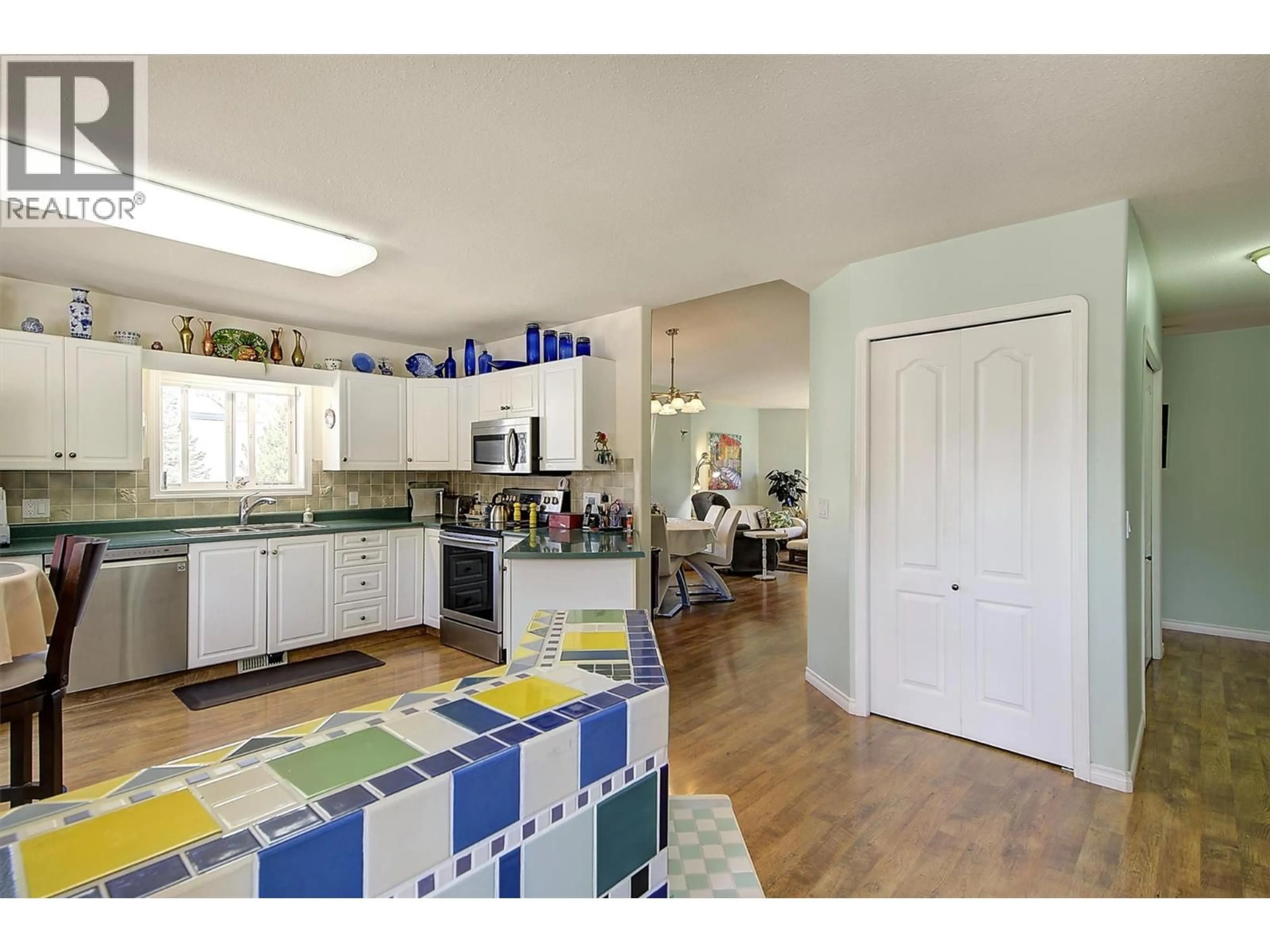 Open concept kitchen, ceramic/tile floor for 18 - 2210 LOUIE DRIVE, West Kelowna British Columbia V4T2L7