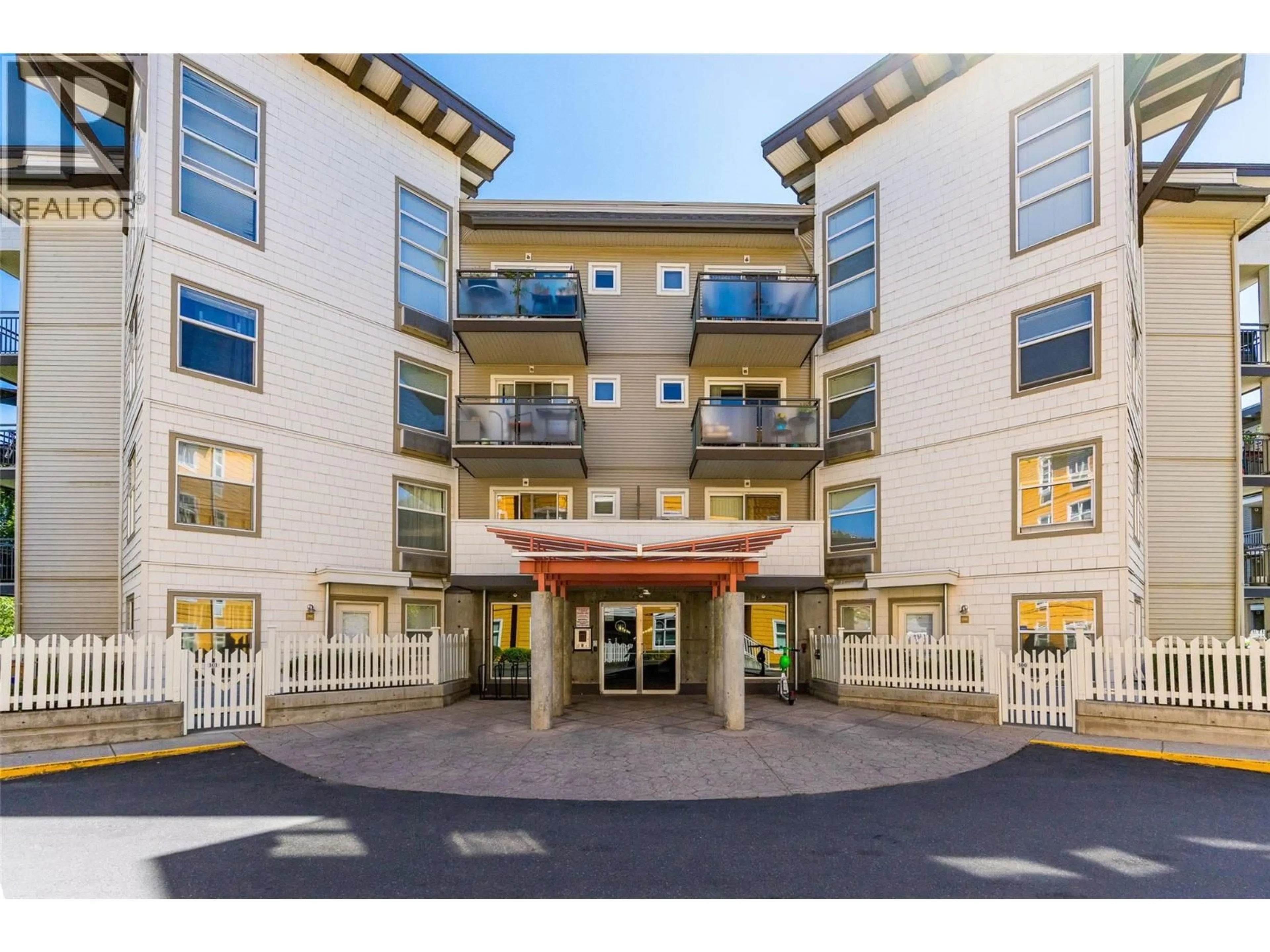 Indoor foyer for 307 - 567 YATES ROAD, Kelowna British Columbia V1V2V4
