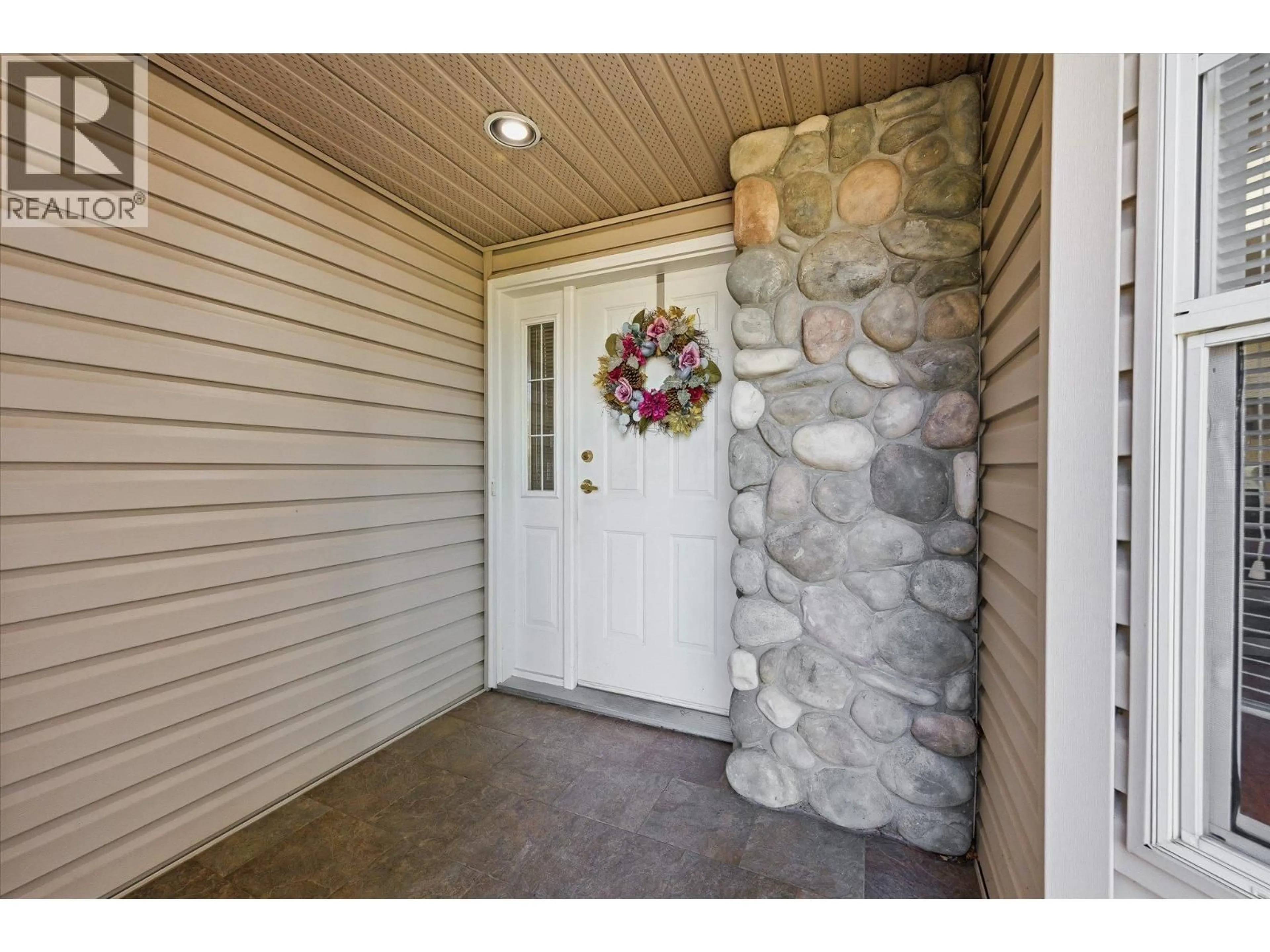 Indoor entryway for 3 - 5886 OKANAGAN LANDING ROAD, Vernon British Columbia V1H1S1