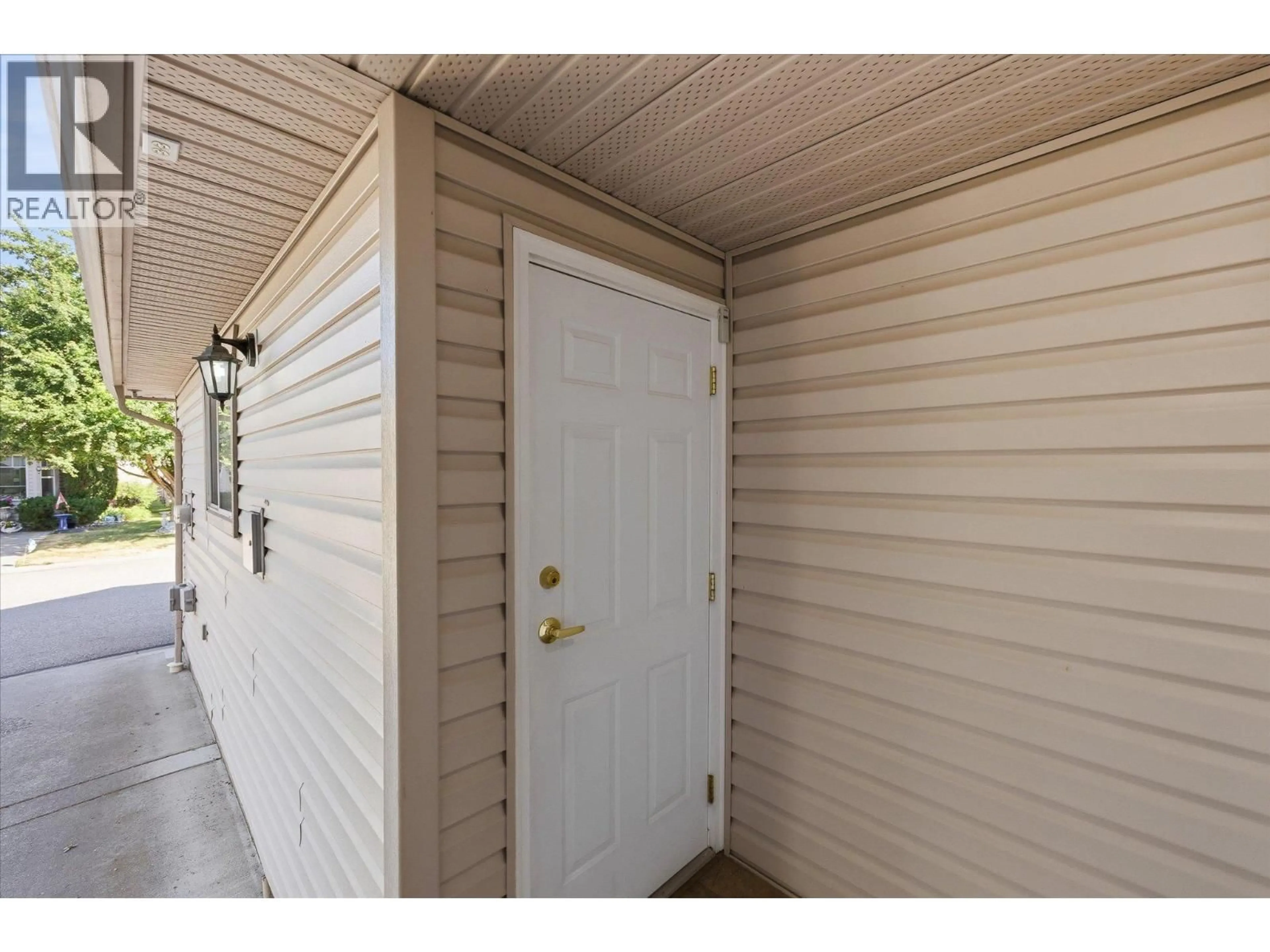 Indoor entryway for 3 - 5886 OKANAGAN LANDING ROAD, Vernon British Columbia V1H1S1