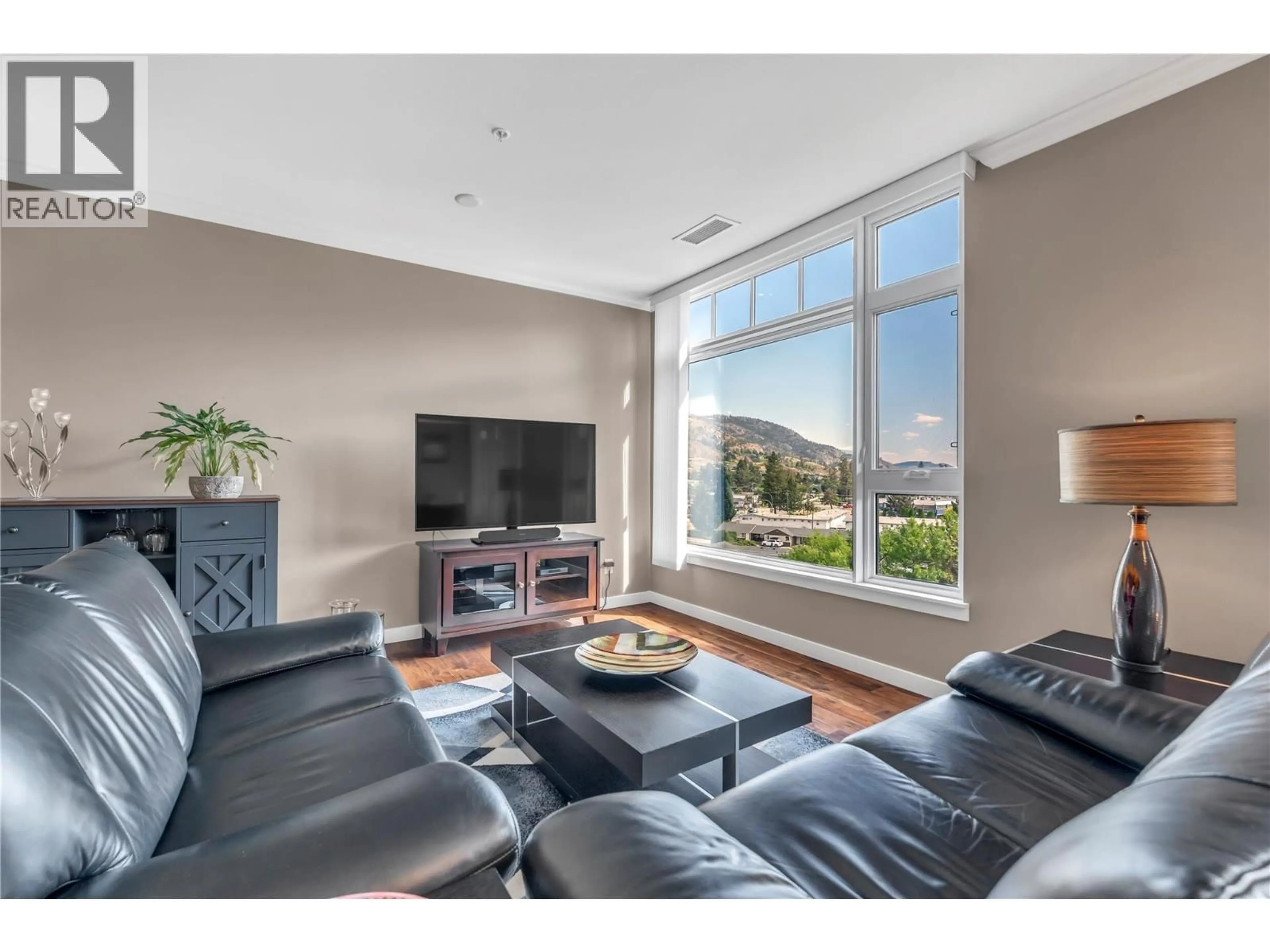 Living room with furniture, unknown for 505 - 3301 SKAHA LAKE ROAD, Penticton British Columbia V2A6G6