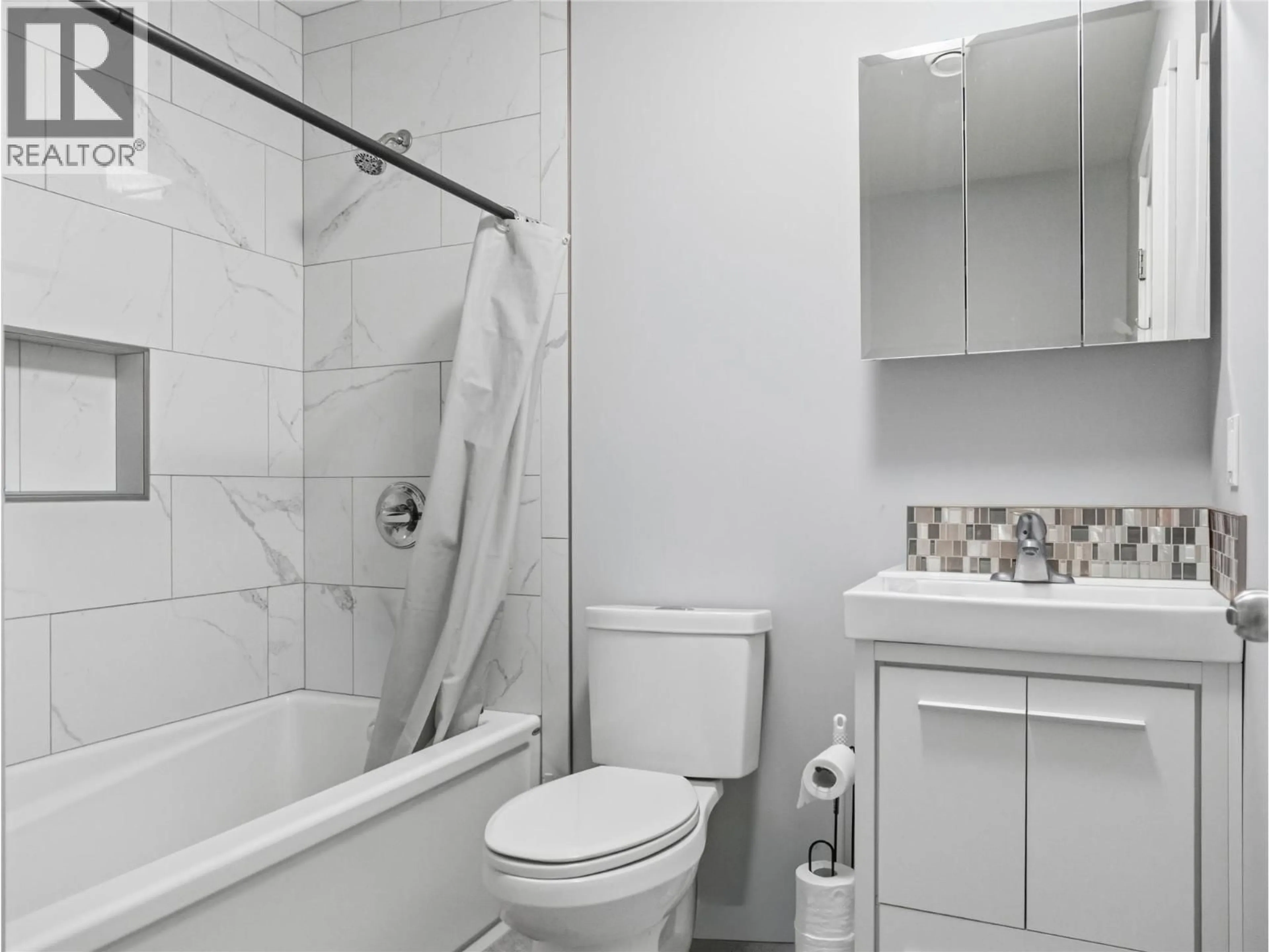 Standard bathroom, ceramic/tile floor for 1104 104 AVENUE, Dawson Creek British Columbia V1G2J2