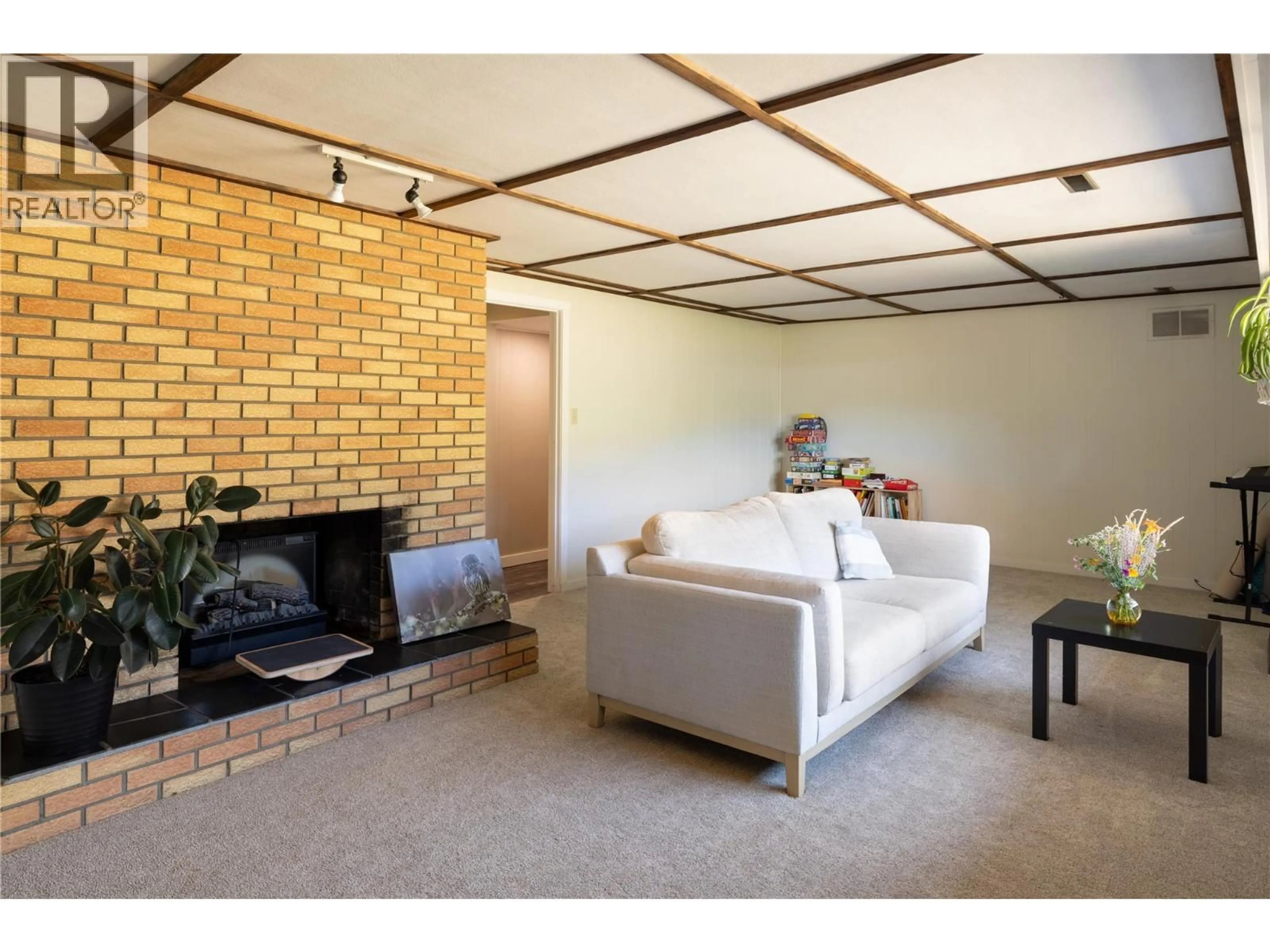 Living room with furniture, unknown for 2271 FRANCIS STREET, Vernon British Columbia V1B3B4