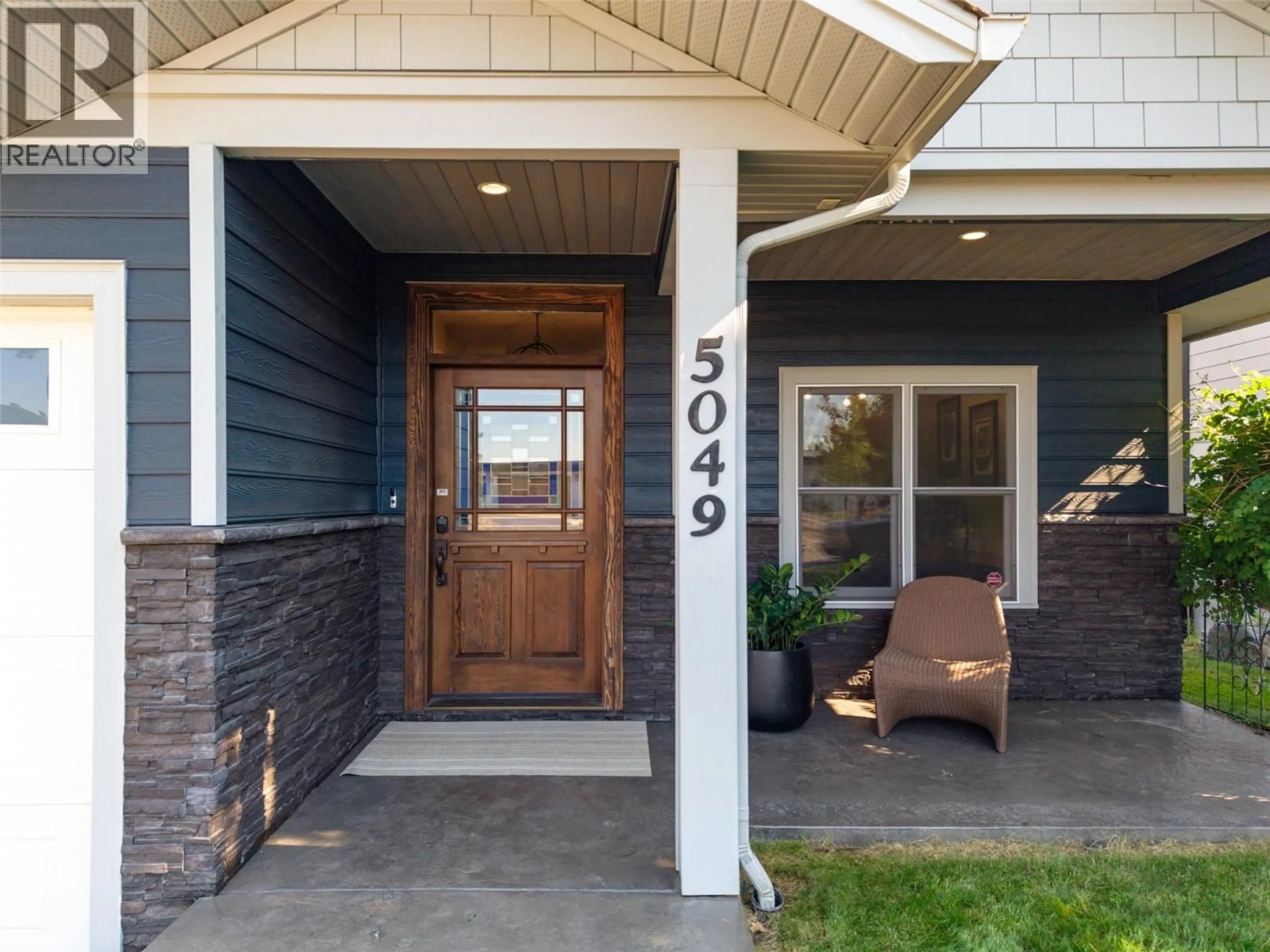 Indoor entryway for 5049 TREADGOLD COURT, Kelowna British Columbia V1W5B4