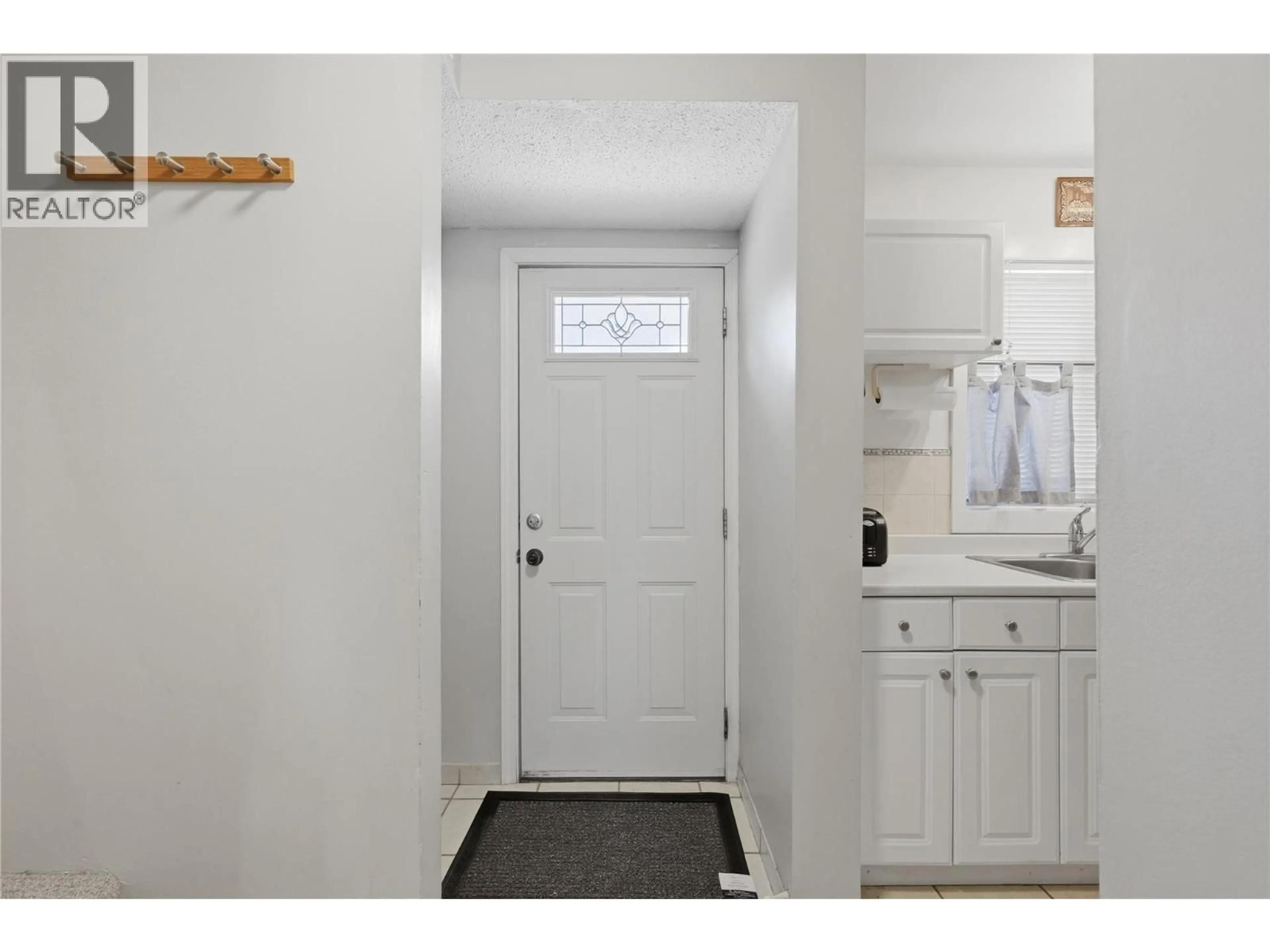 Indoor entryway for 36 - 1605 SUMMIT DRIVE, Kamloops British Columbia V2E2A5
