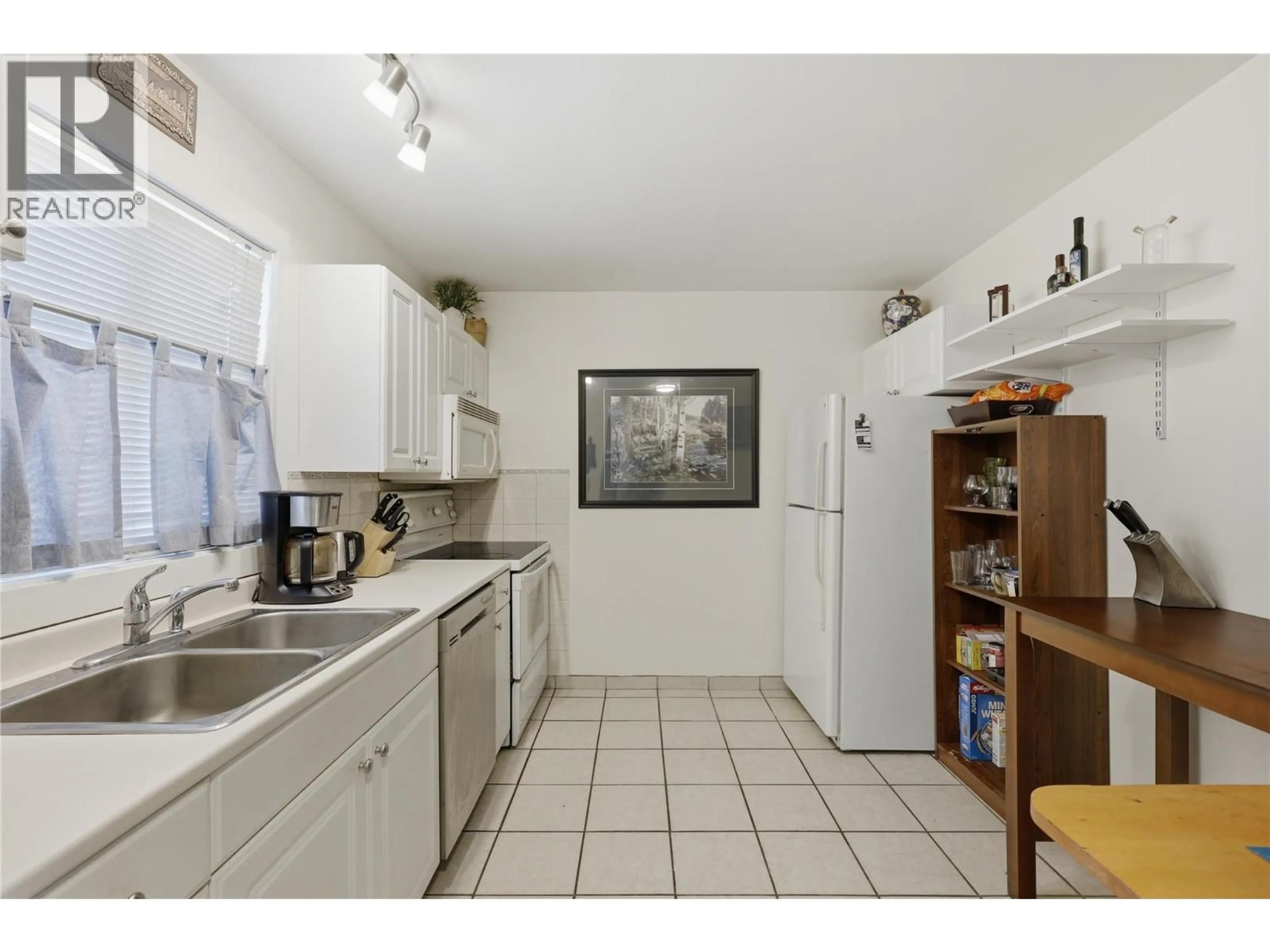 Standard kitchen, ceramic/tile floor for 36 - 1605 SUMMIT DRIVE, Kamloops British Columbia V2E2A5