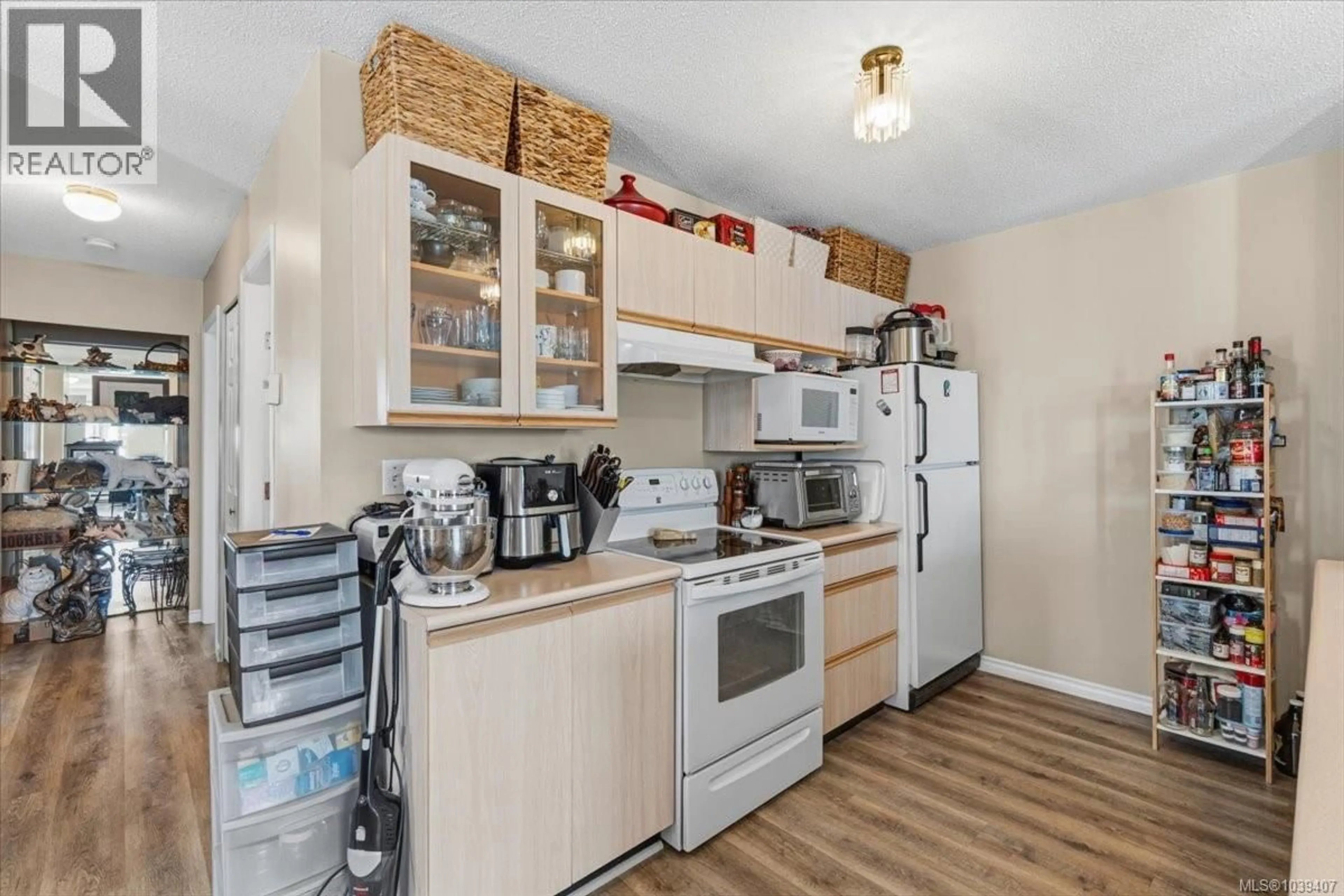 Standard kitchen, unknown for 32 - 6245 BLUEBACK ROAD, Nanaimo British Columbia V9V1N7