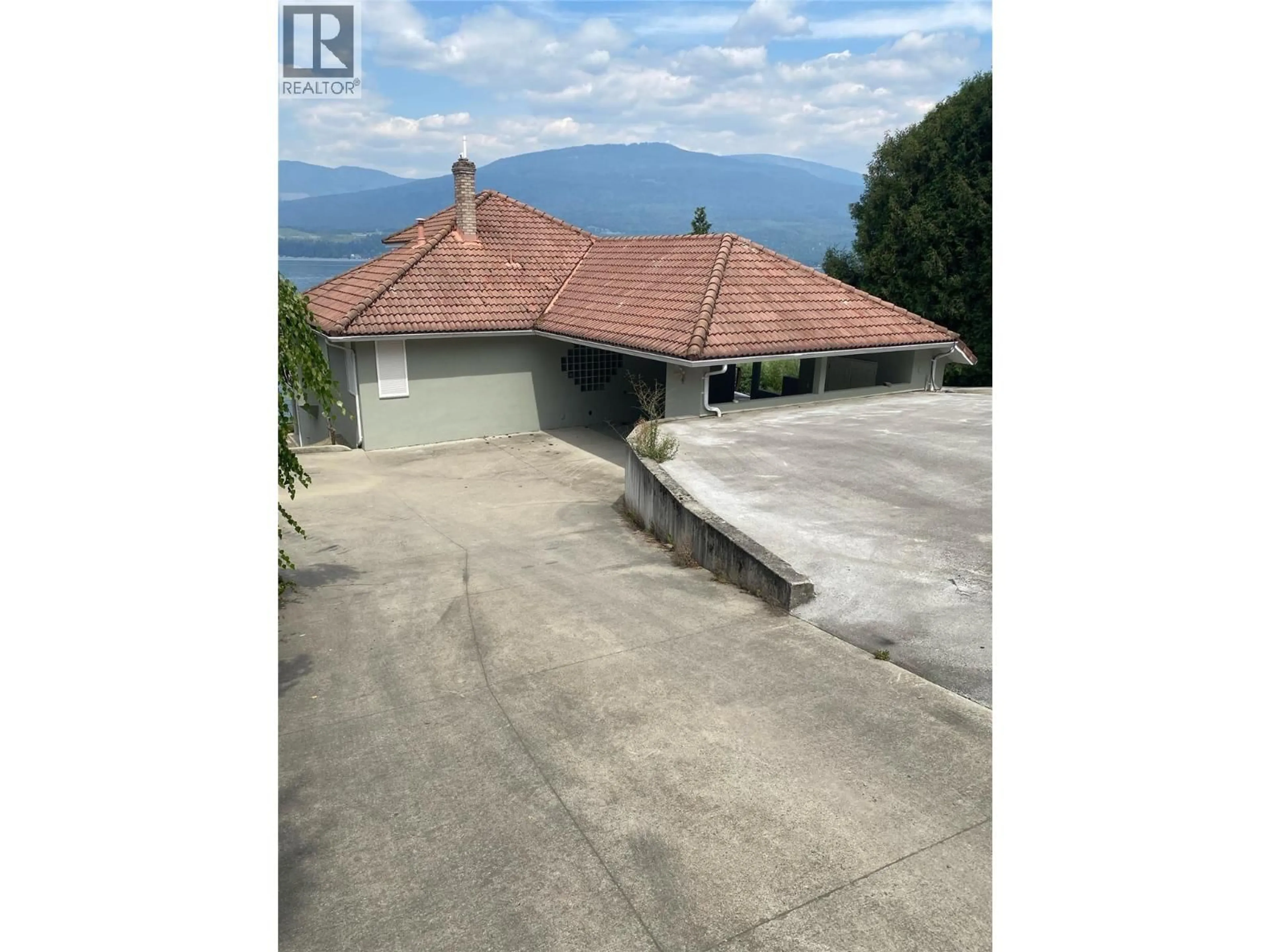A pic from outside/outdoor area/front of a property/back of a property/a pic from drone, unknown for 4071 REID ROAD, Eagle Bay British Columbia V0E1T0