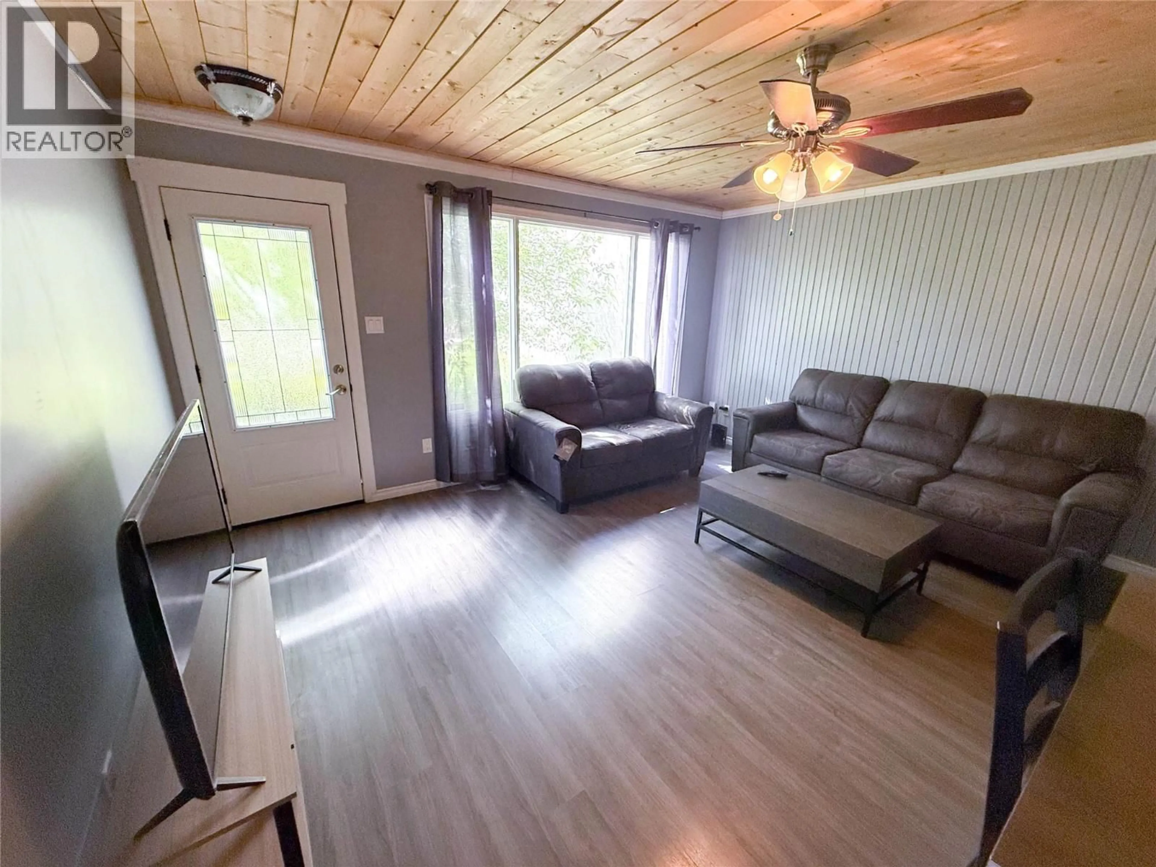 Living room with furniture, wood/laminate floor for 5024 49 AVENUE NORTHWEST, Chetwynd British Columbia V0C1J0