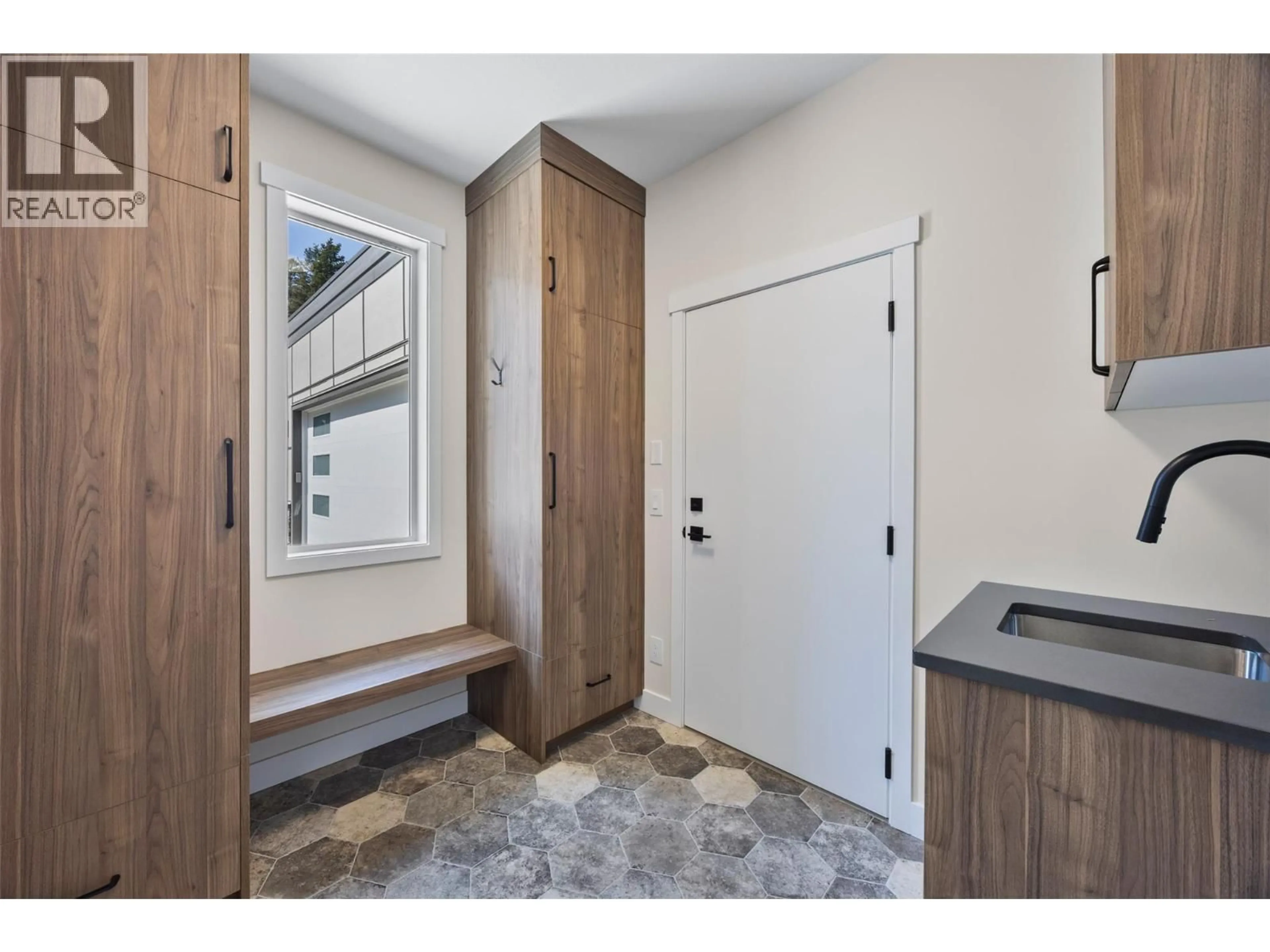 Indoor entryway for 2140 LINFIELD DRIVE, Kamloops British Columbia V1S0G3
