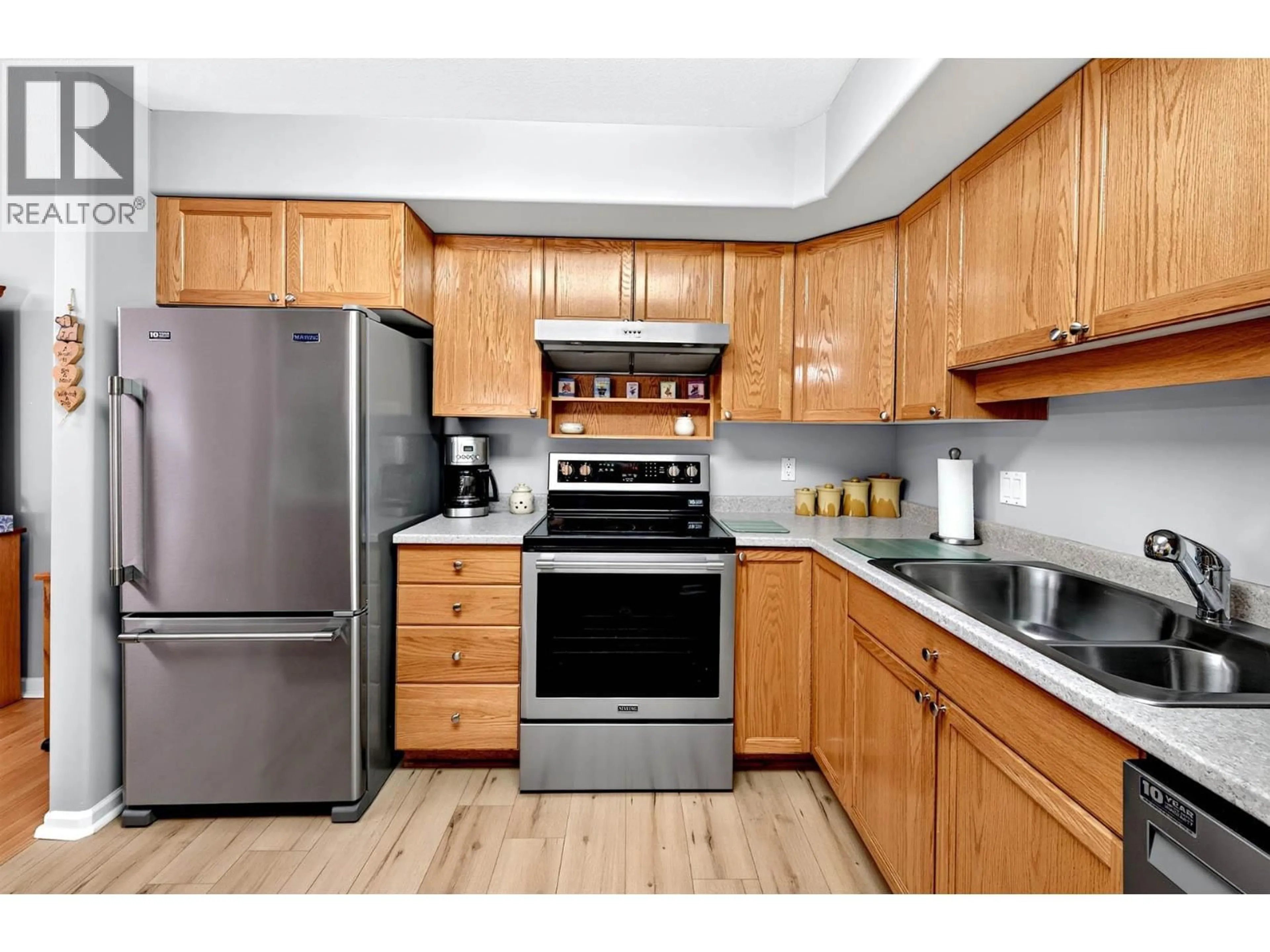 Standard kitchen, unknown for 212 - 860 NICOLANI DRIVE, Kamloops British Columbia V2B5B3